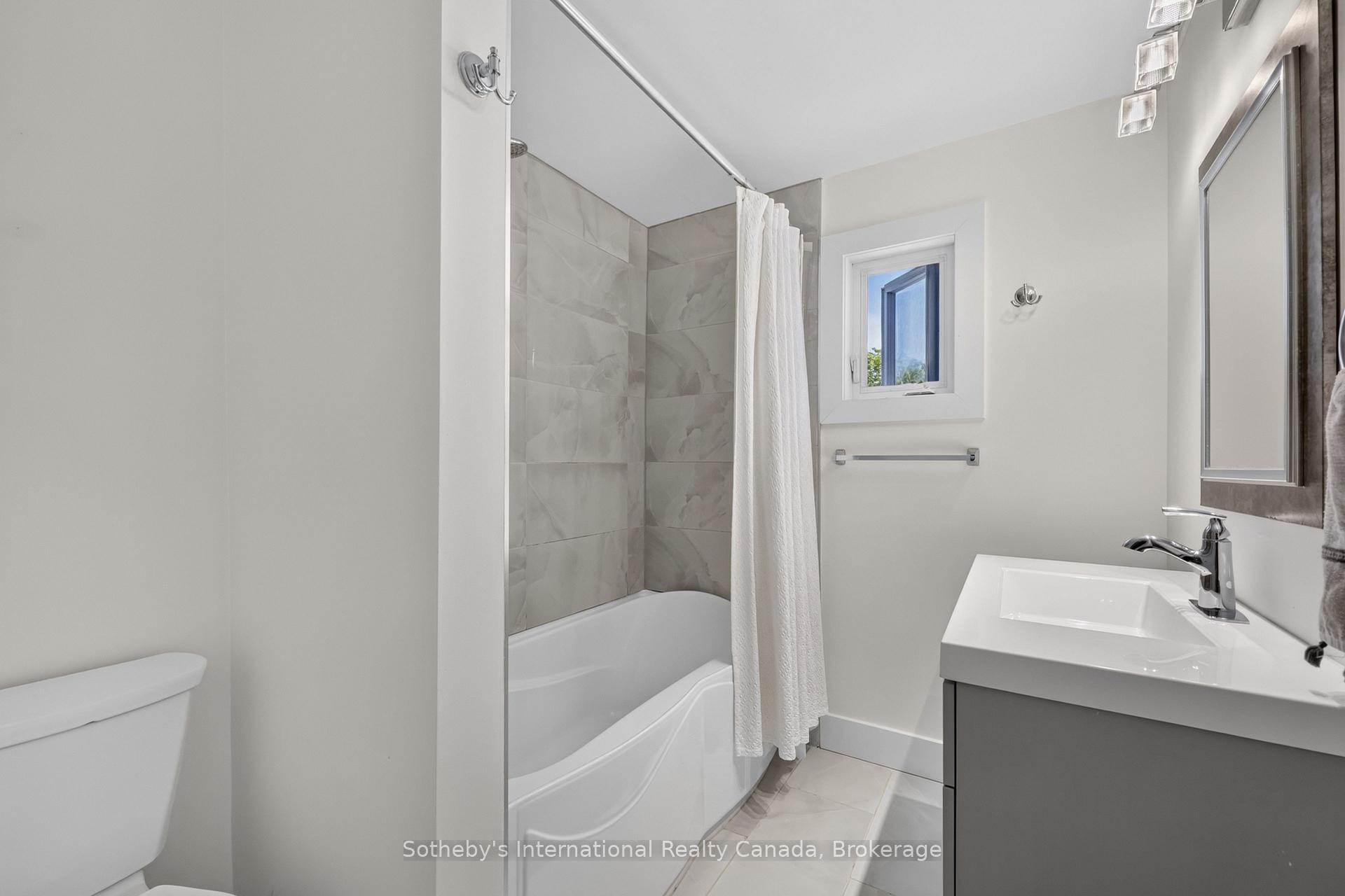 Photo 34 of 131 Bruce Street S, Blue Mountains — HOMEH