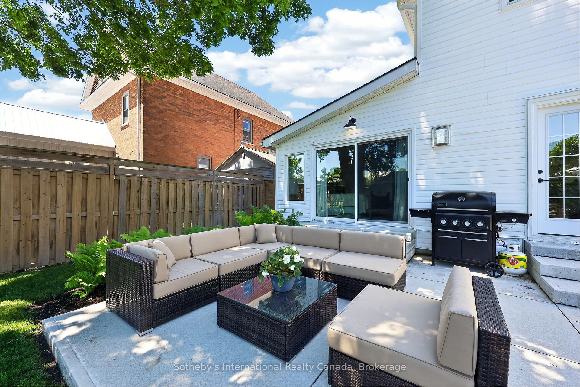 Photo 37 of 131 Bruce Street S, Blue Mountains — HOMEH