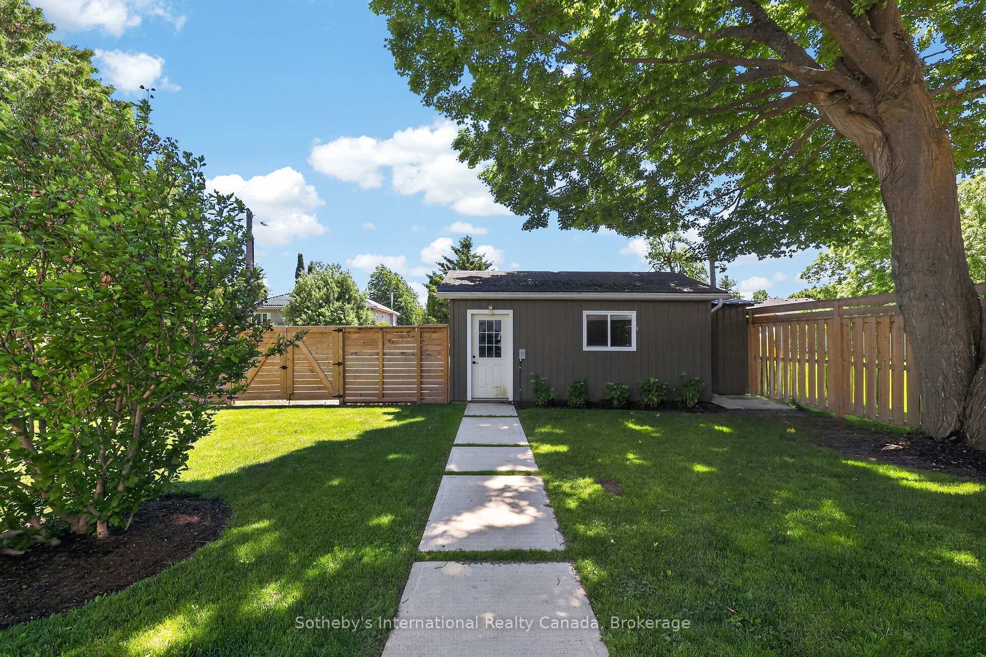 Photo 42 of 131 Bruce Street S, Blue Mountains — HOMEH