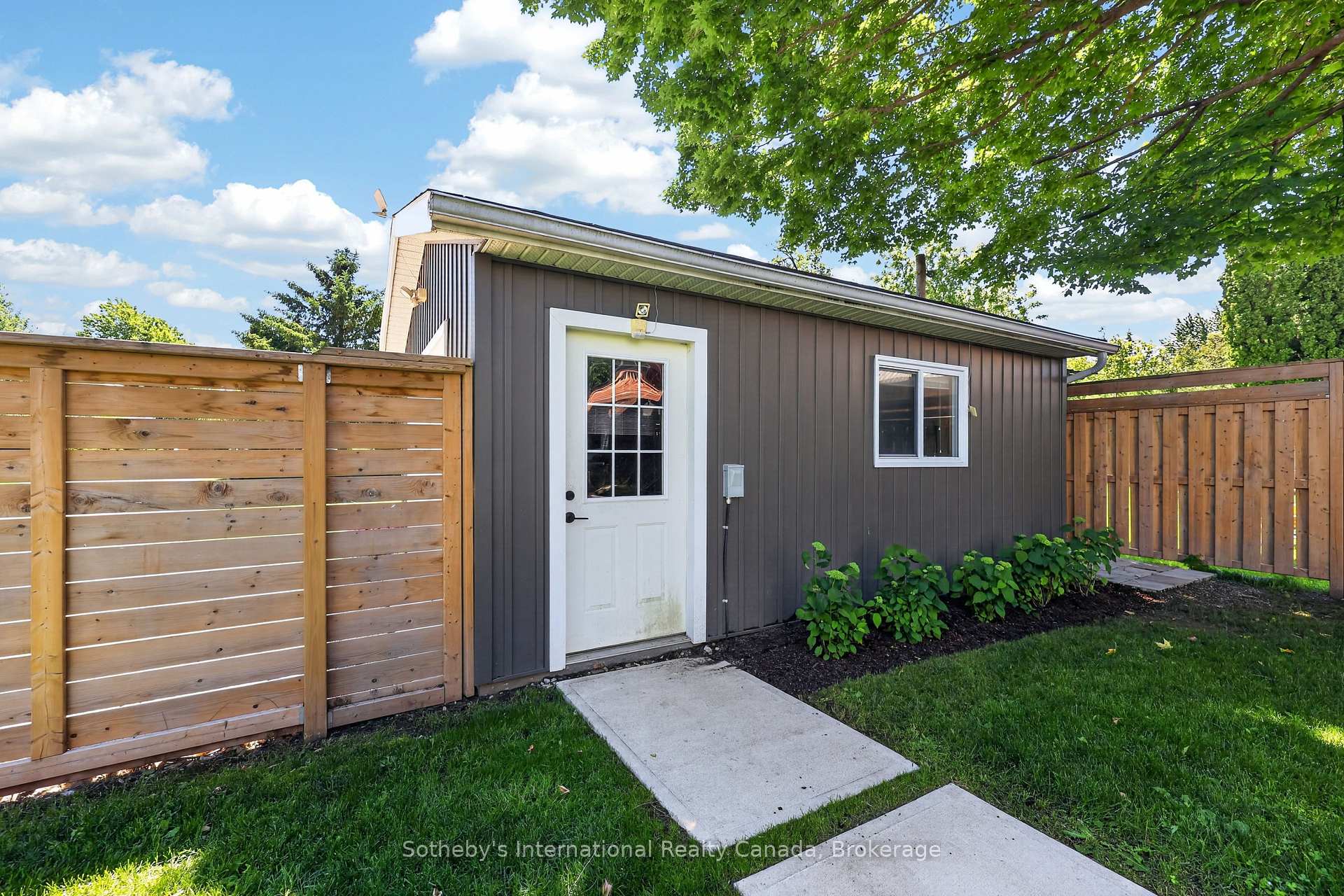 Photo 43 of 131 Bruce Street S, Blue Mountains — HOMEH