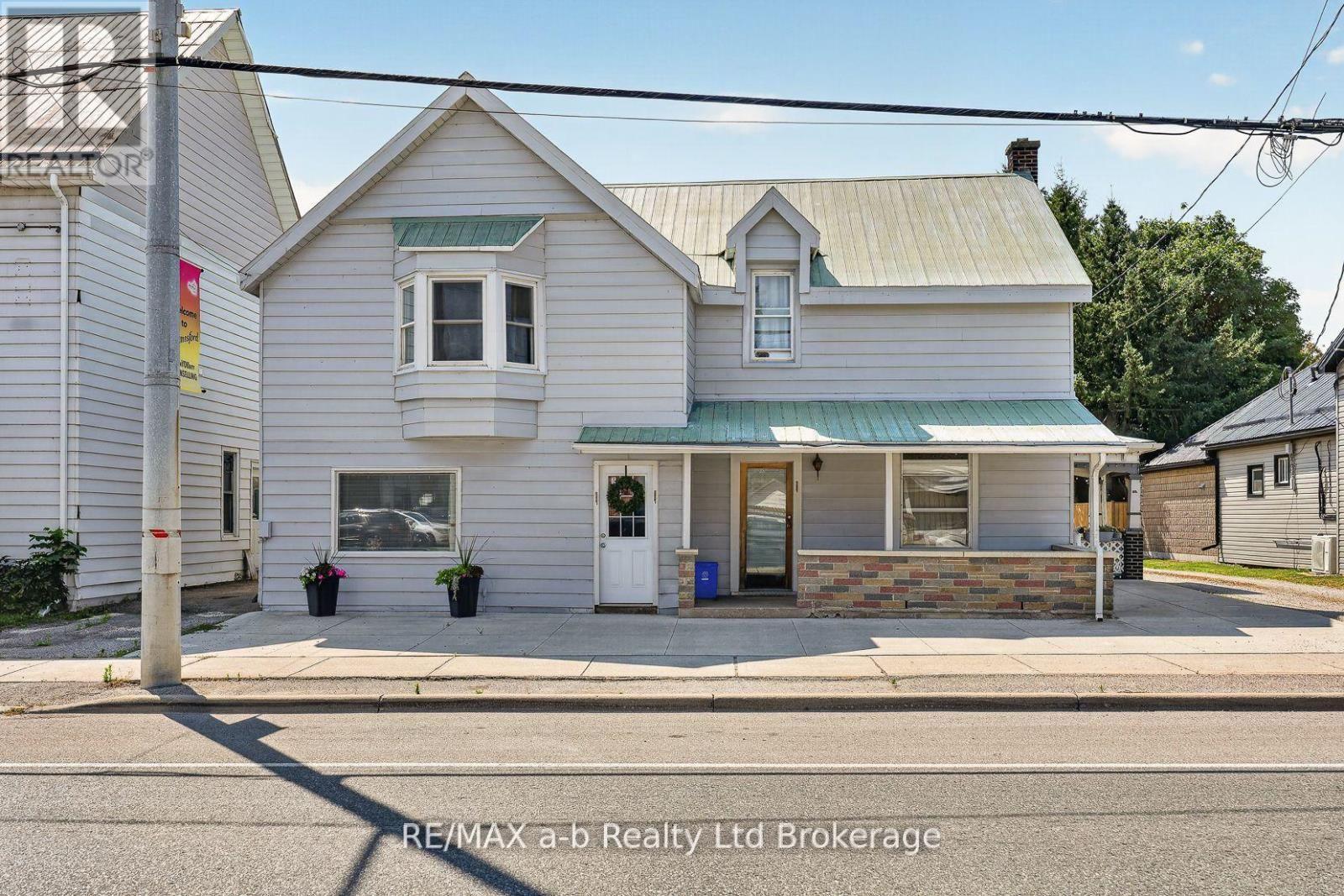 Photo of 133 Dundas Street W