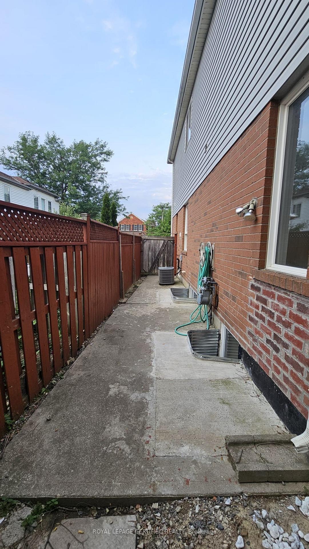 Photo 6 of Unit Basement, 102 Bunchberry Way, Brampton, Sandringham-Wellington — HOMEH