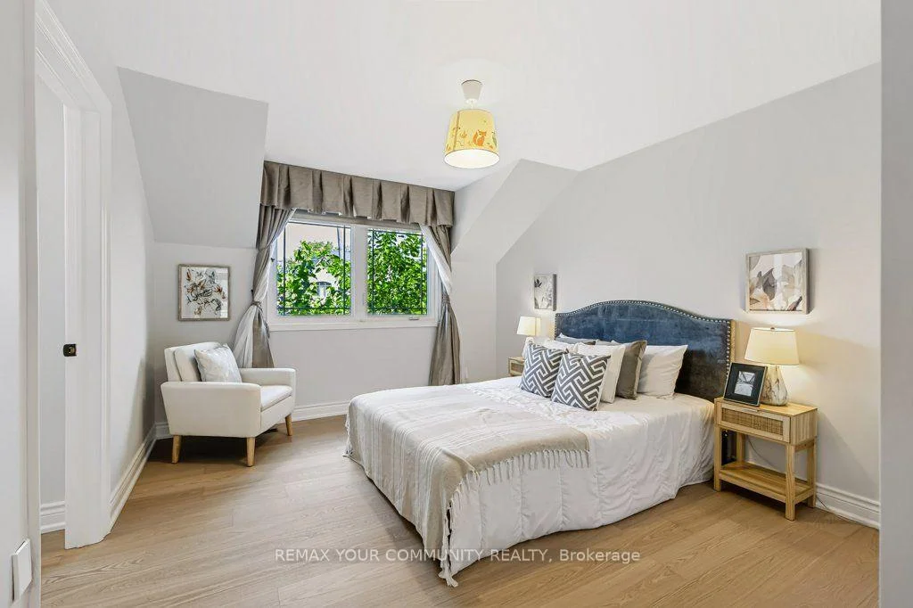 Photo 23 of 331 Maplehurst Avenue, North York, Willowdale East — HOMEH