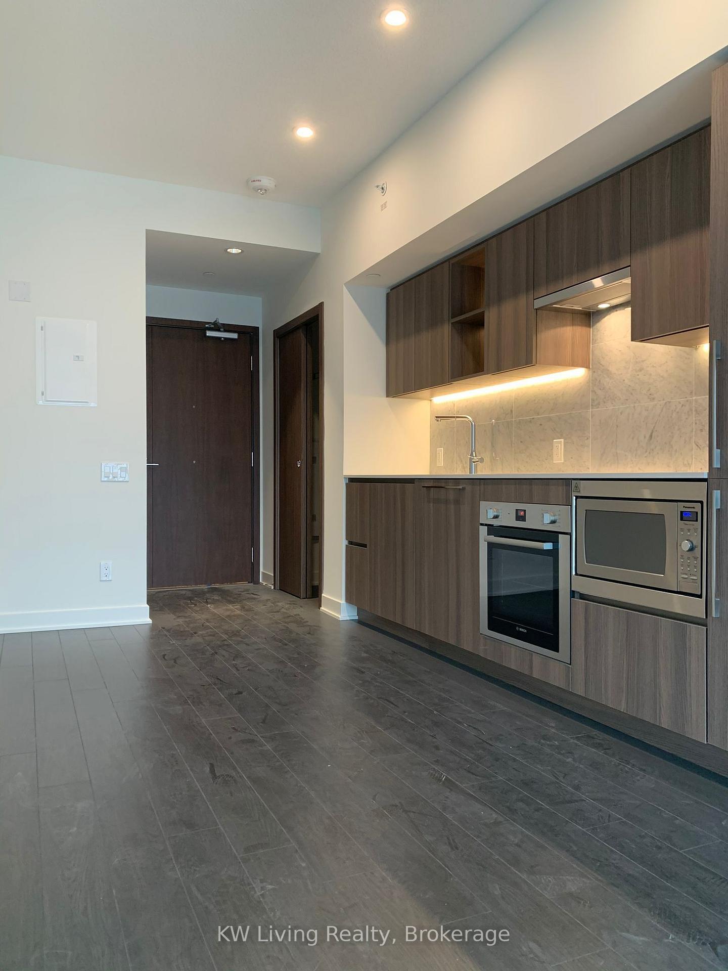 Photo 5 of Unit 3706, 19 Bathurst Street, Toronto, Waterfront Communities — HOMEH