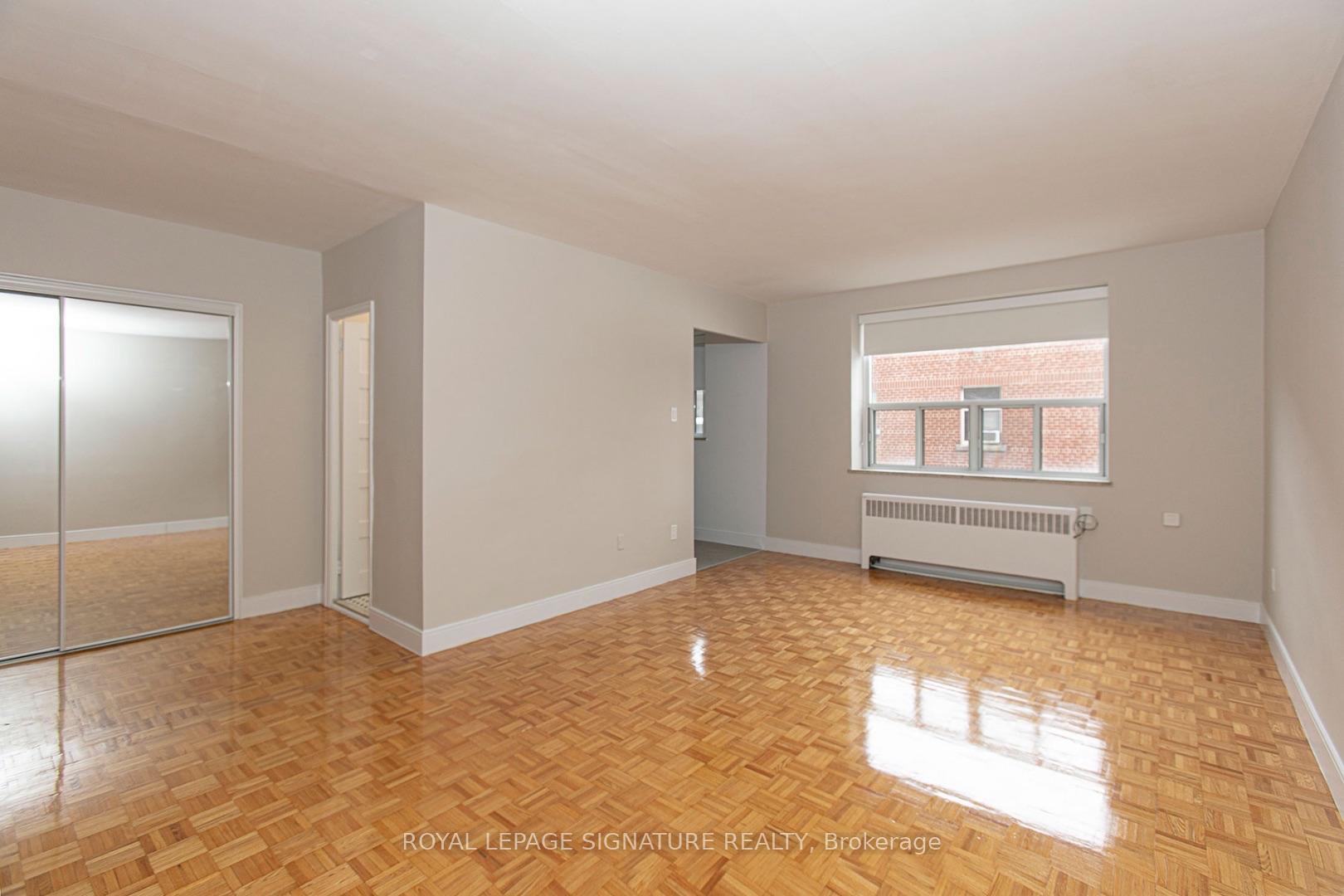 Photo 2 of Unit 203, 1291 Bayview Avenue, Toronto, Leaside — HOMEH