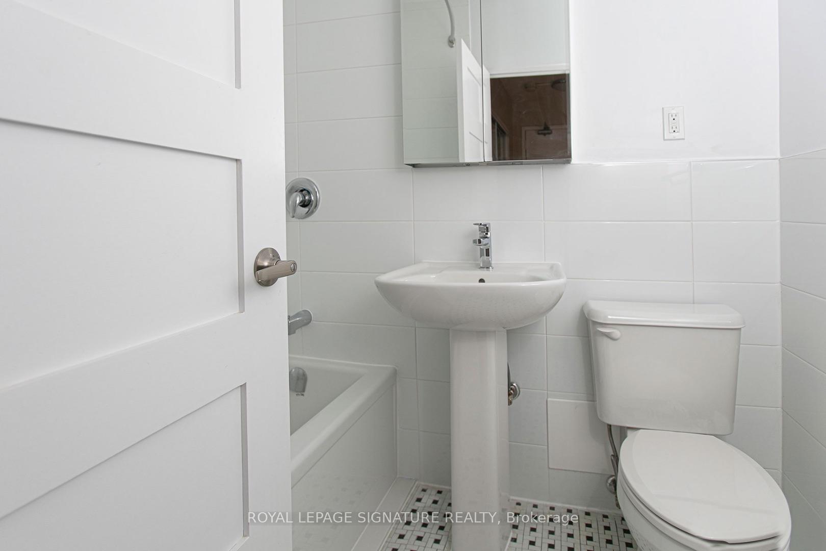 Photo 5 of Unit 203, 1291 Bayview Avenue, Toronto, Leaside — HOMEH