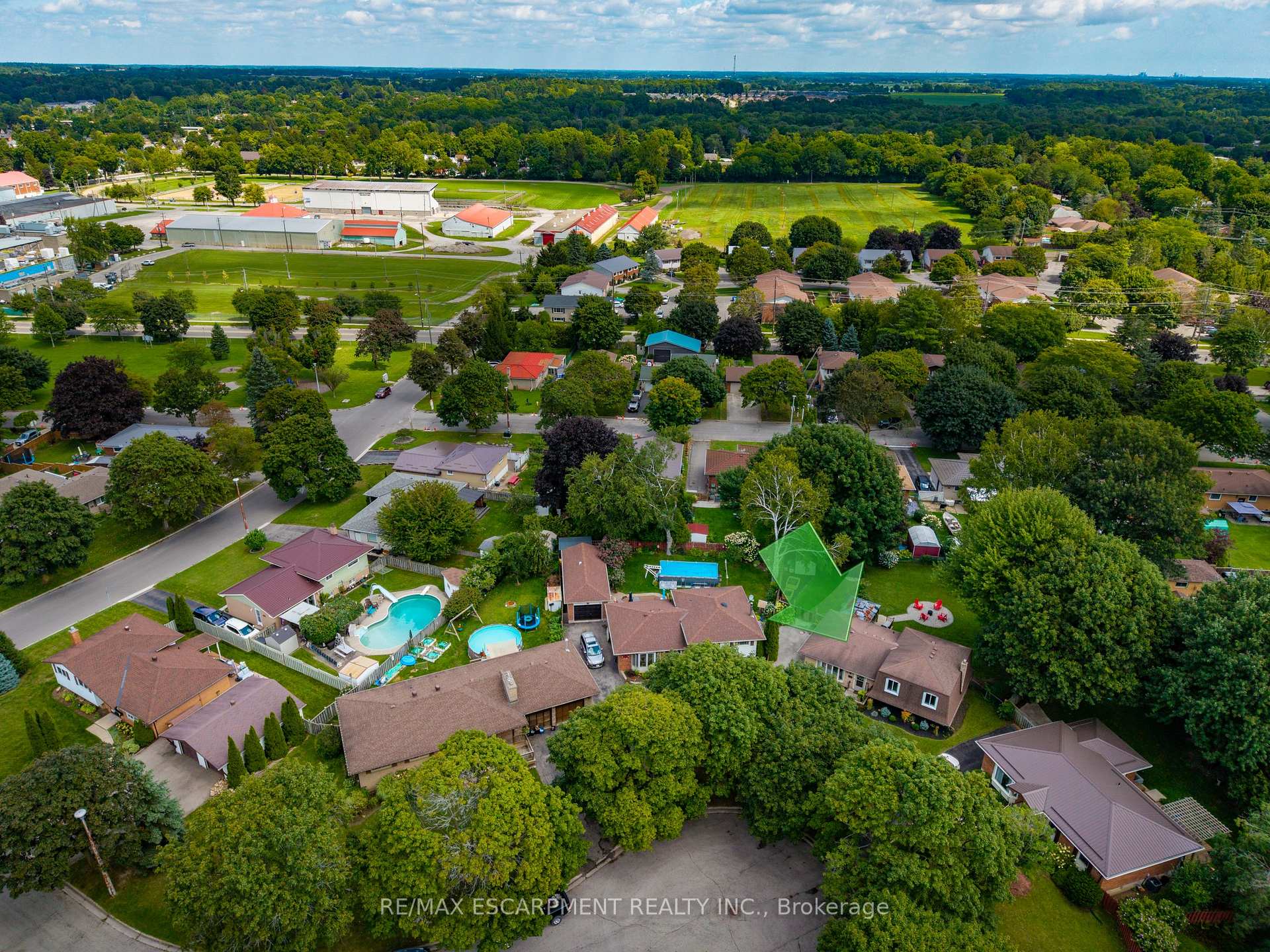 Photo 2 of 9 Normandy Circle, Norfolk, Simcoe — HOMEH