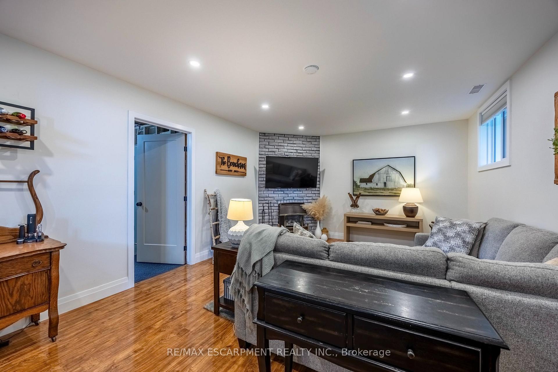 Photo 41 of 9 Normandy Circle, Norfolk, Simcoe — HOMEH