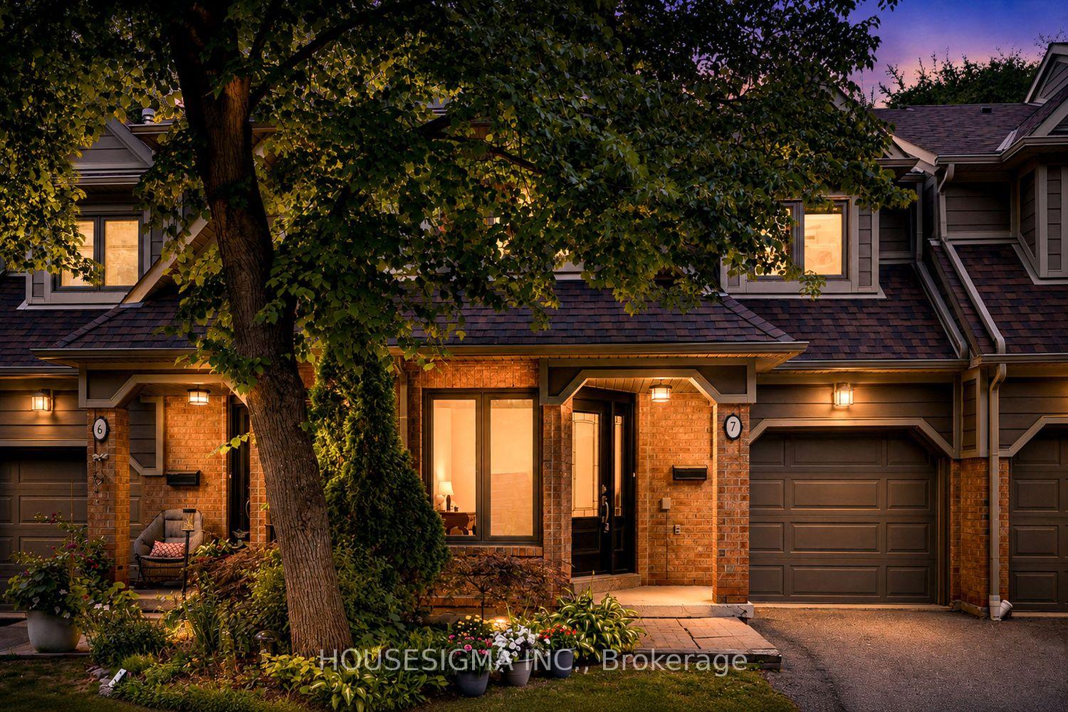 Front of Unit 7, 2199 Burnhamthorpe Road W