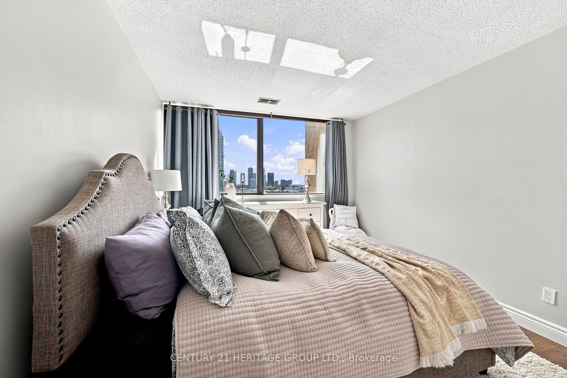 Photo 33 of Unit PH1, 200 Robert Speck Parkway, Mississauga, City Centre — HOMEH