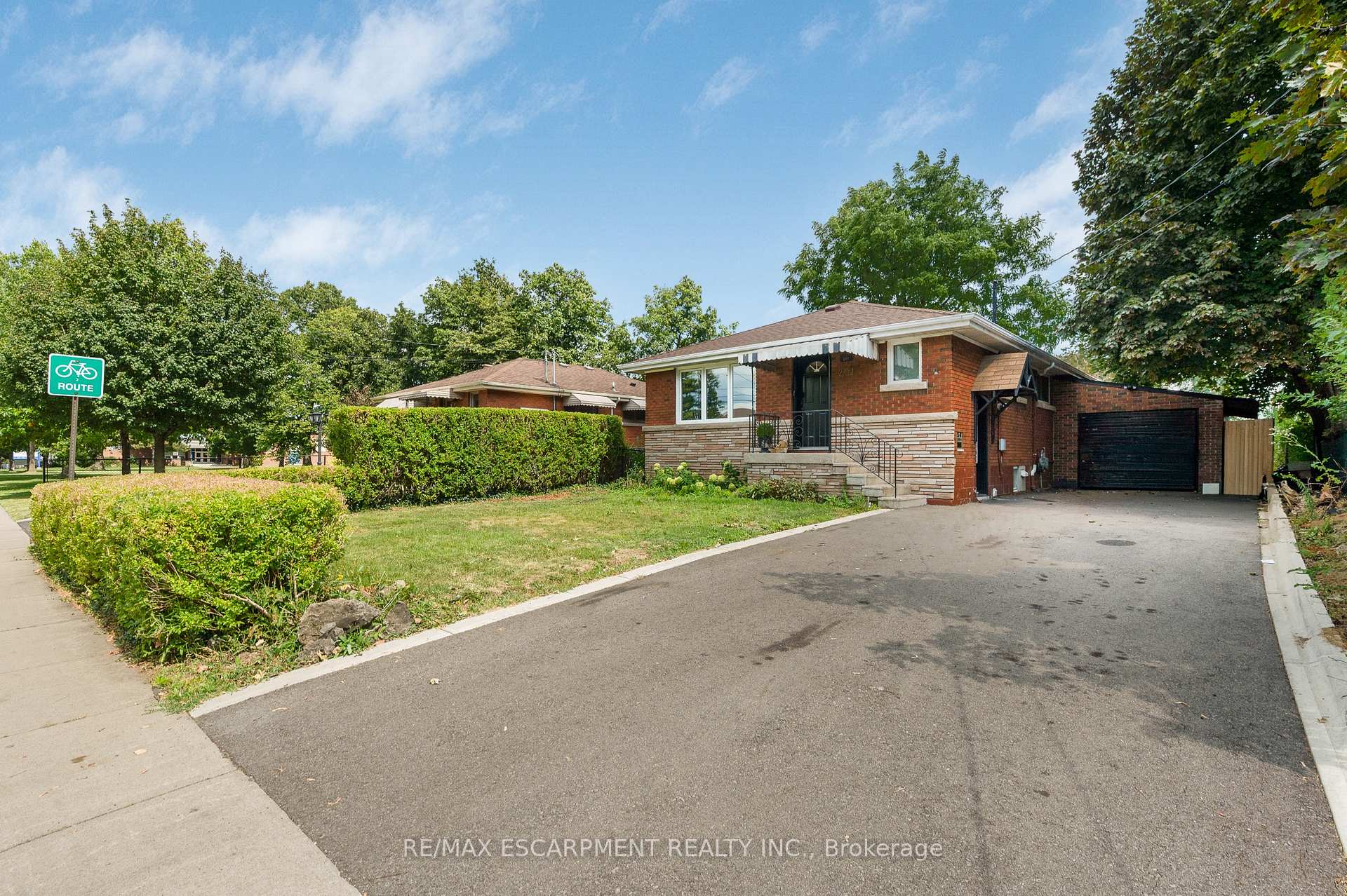 Photo 2 of 201 Terrace Drive, Hamilton, Balfour — HOMEH