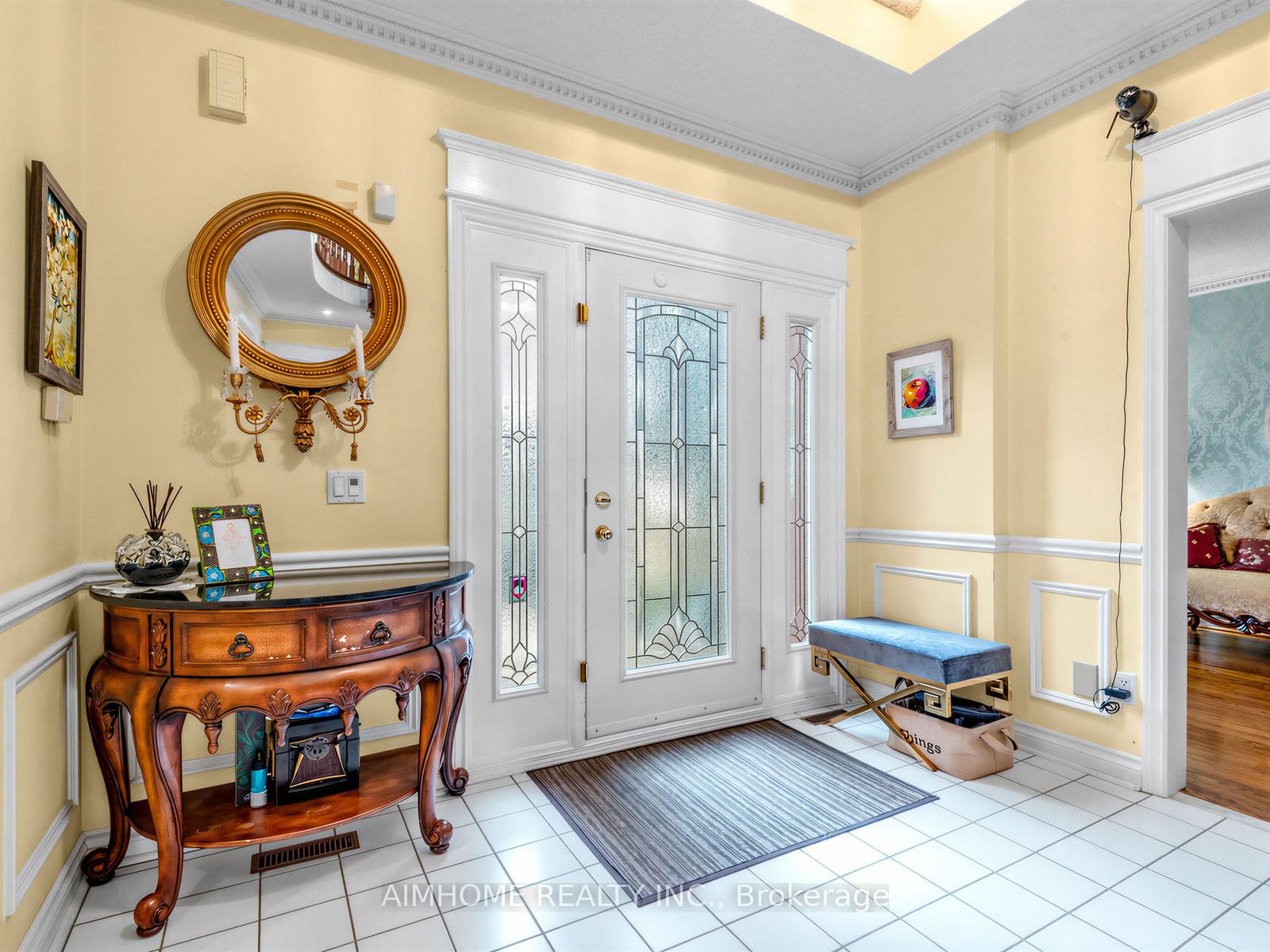 Photo 3 of 92 Braeside Square, Markham, Unionville — HOMEH
