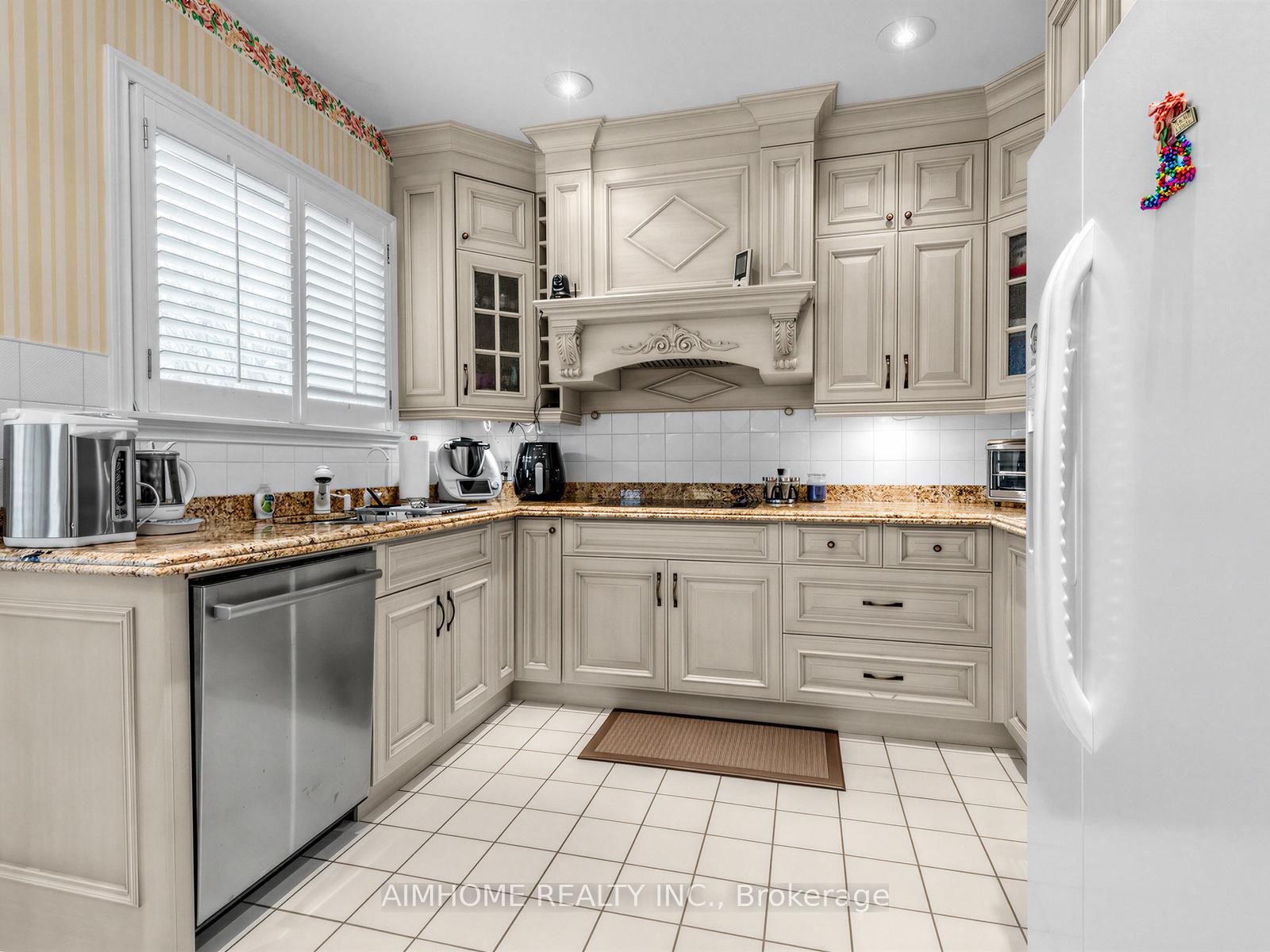 Photo 7 of 92 Braeside Square, Markham, Unionville — HOMEH