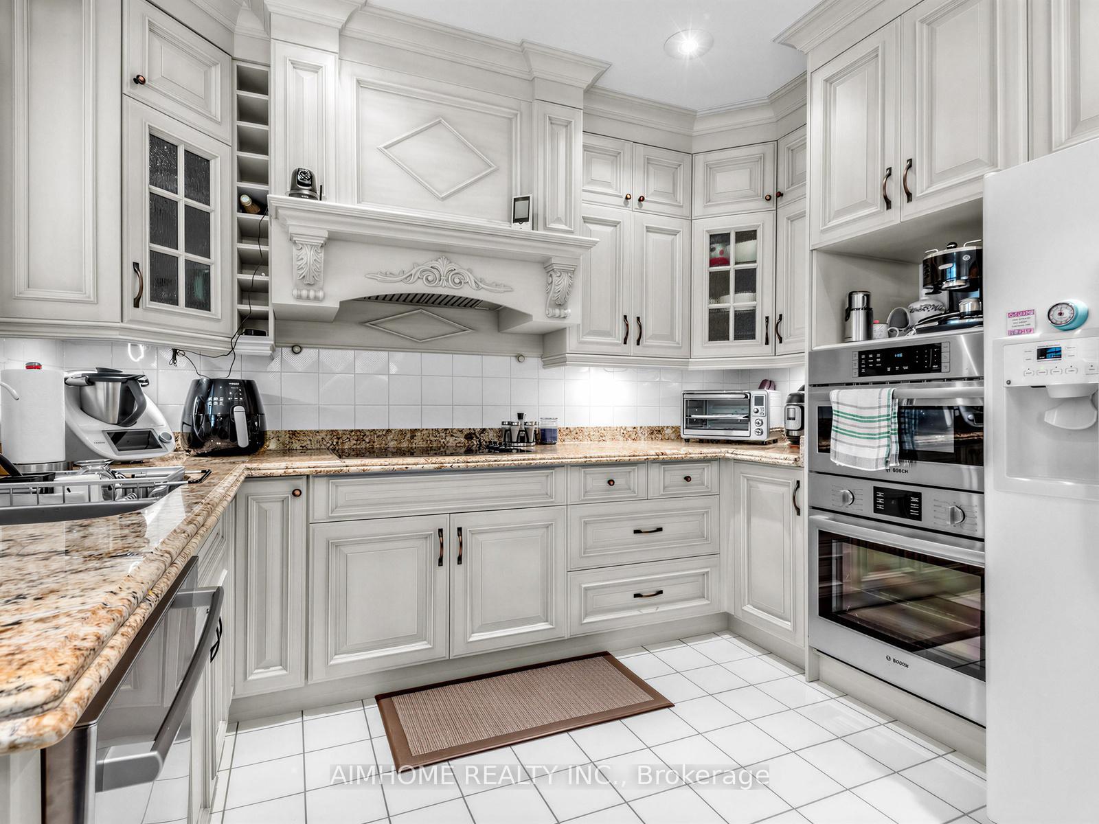Photo 8 of 92 Braeside Square, Markham, Unionville — HOMEH