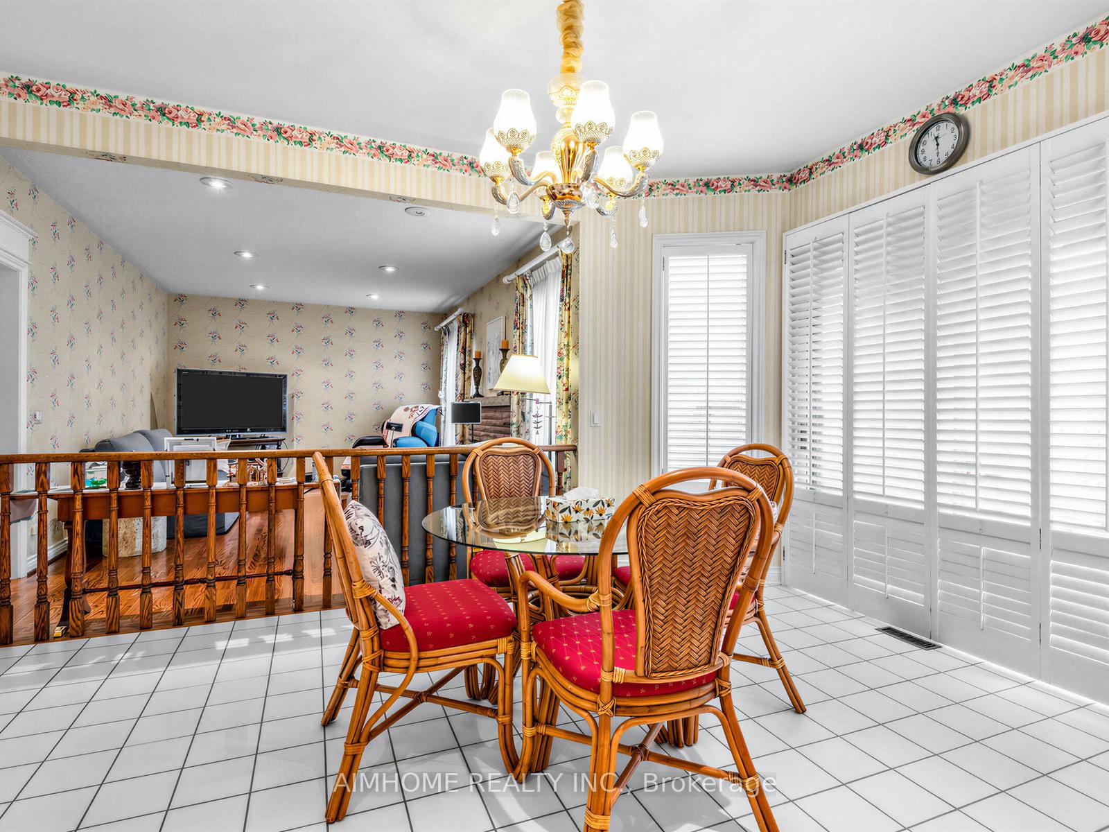 Photo 9 of 92 Braeside Square, Markham, Unionville — HOMEH