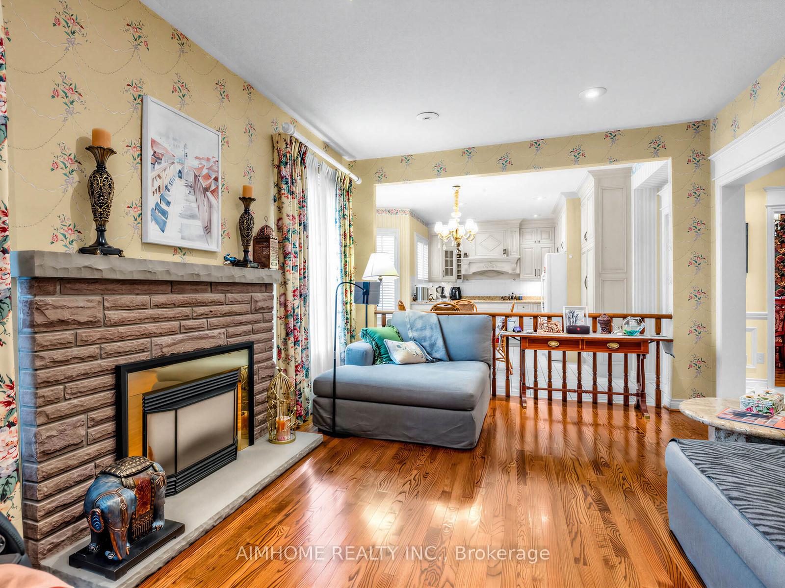 Photo 10 of 92 Braeside Square, Markham, Unionville — HOMEH