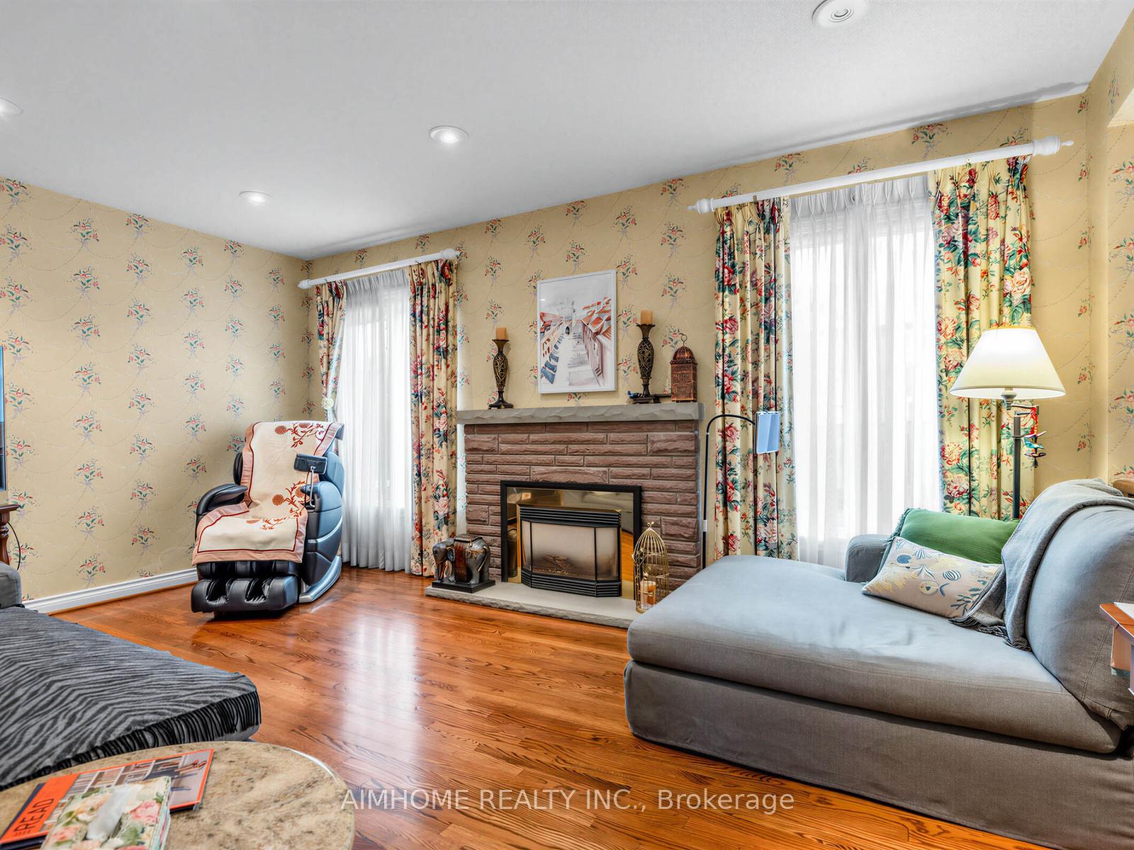 Photo 11 of 92 Braeside Square, Markham, Unionville — HOMEH