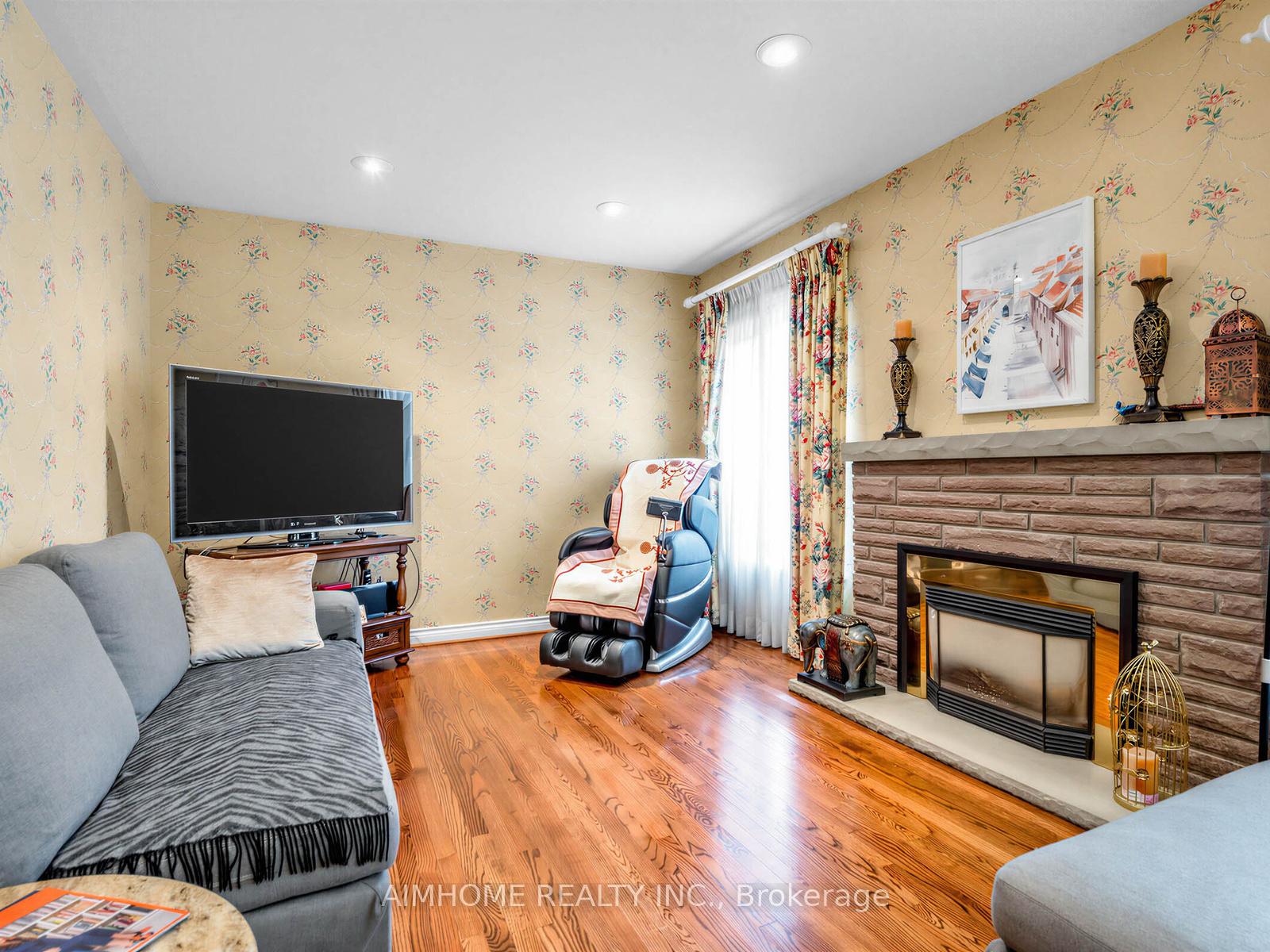 Photo 12 of 92 Braeside Square, Markham, Unionville — HOMEH