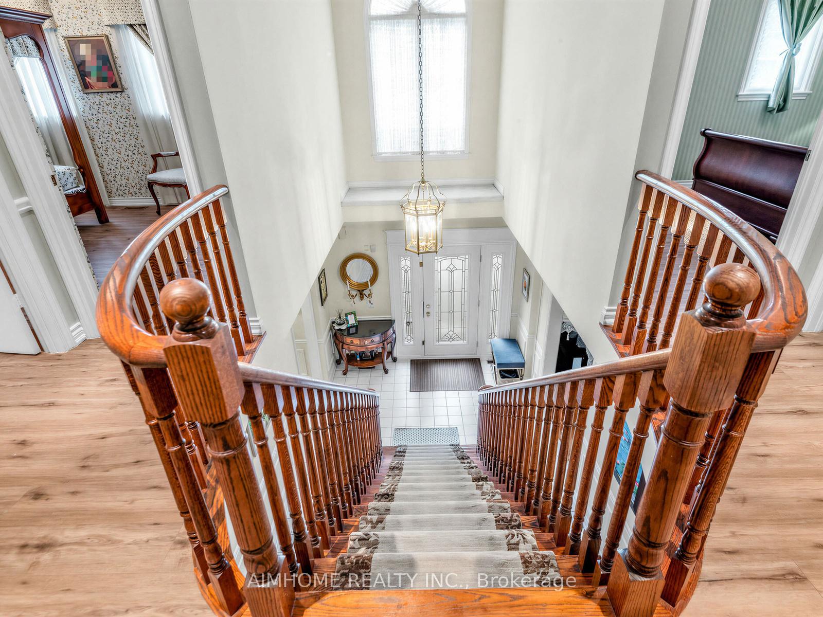 Photo 17 of 92 Braeside Square, Markham, Unionville — HOMEH