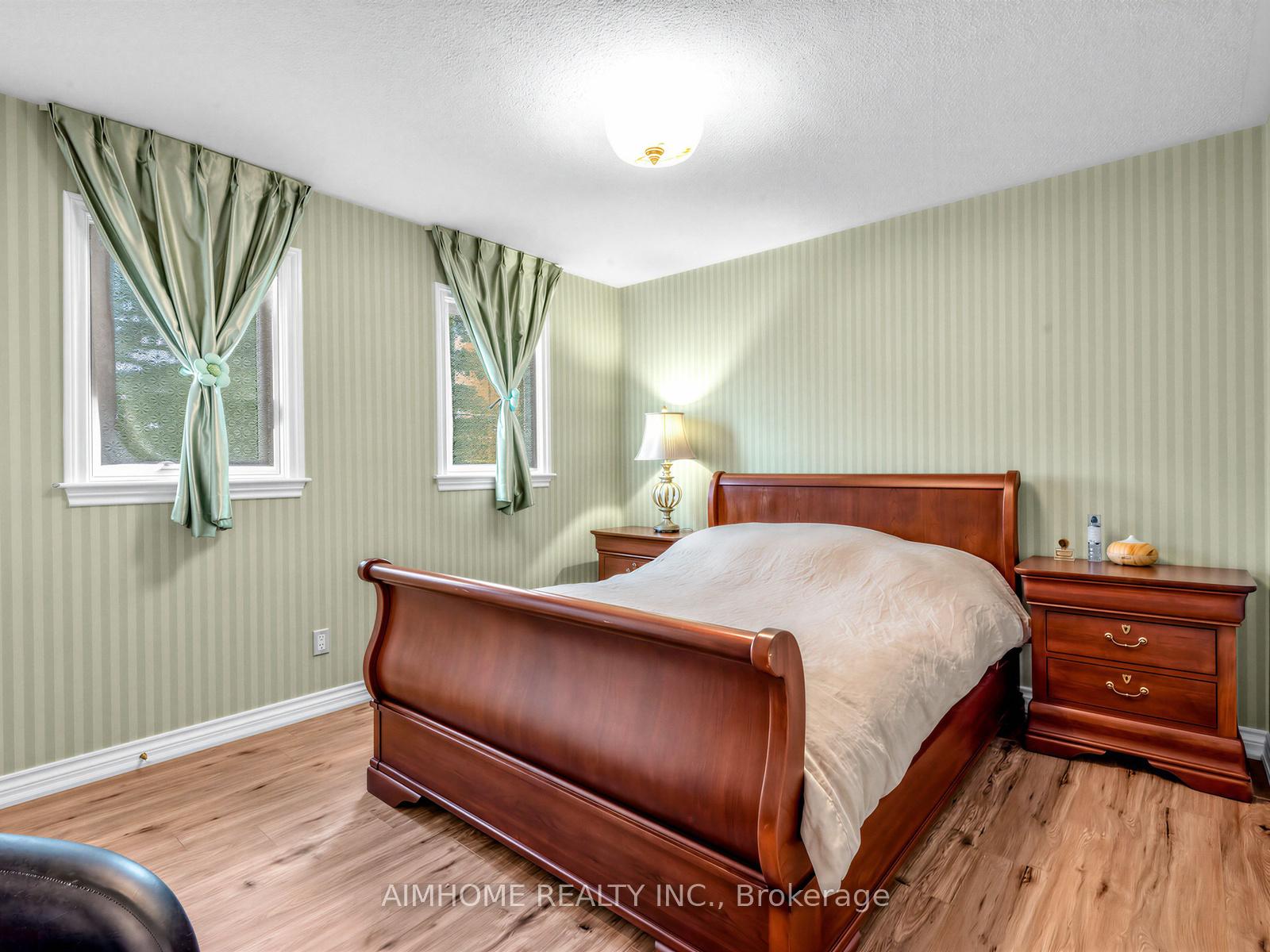 Photo 23 of 92 Braeside Square, Markham, Unionville — HOMEH