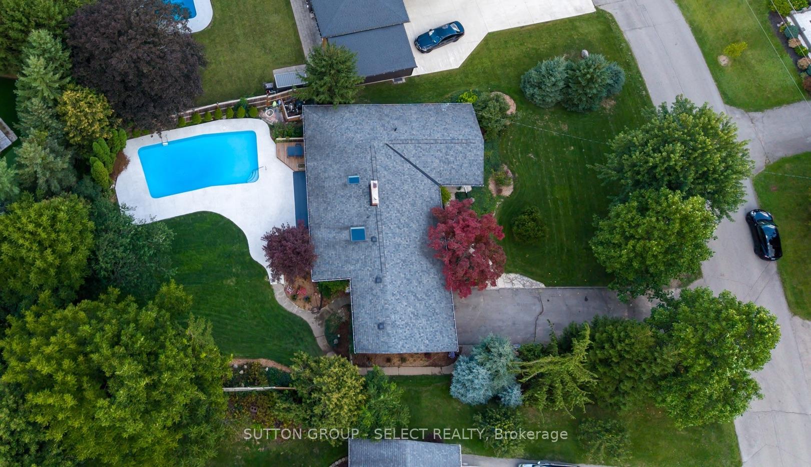 Photo 1 of 10 Northcrest Drive, London, North B — HOMEH