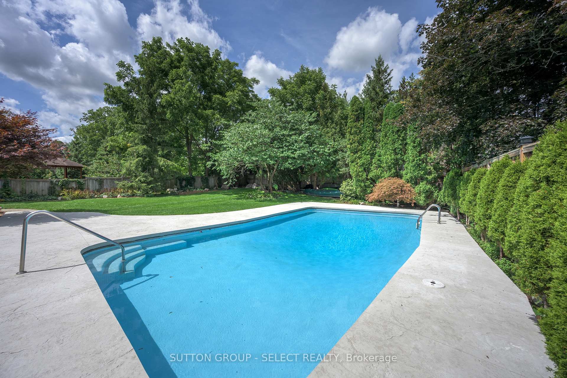 Photo 8 of 10 Northcrest Drive, London, North B — HOMEH