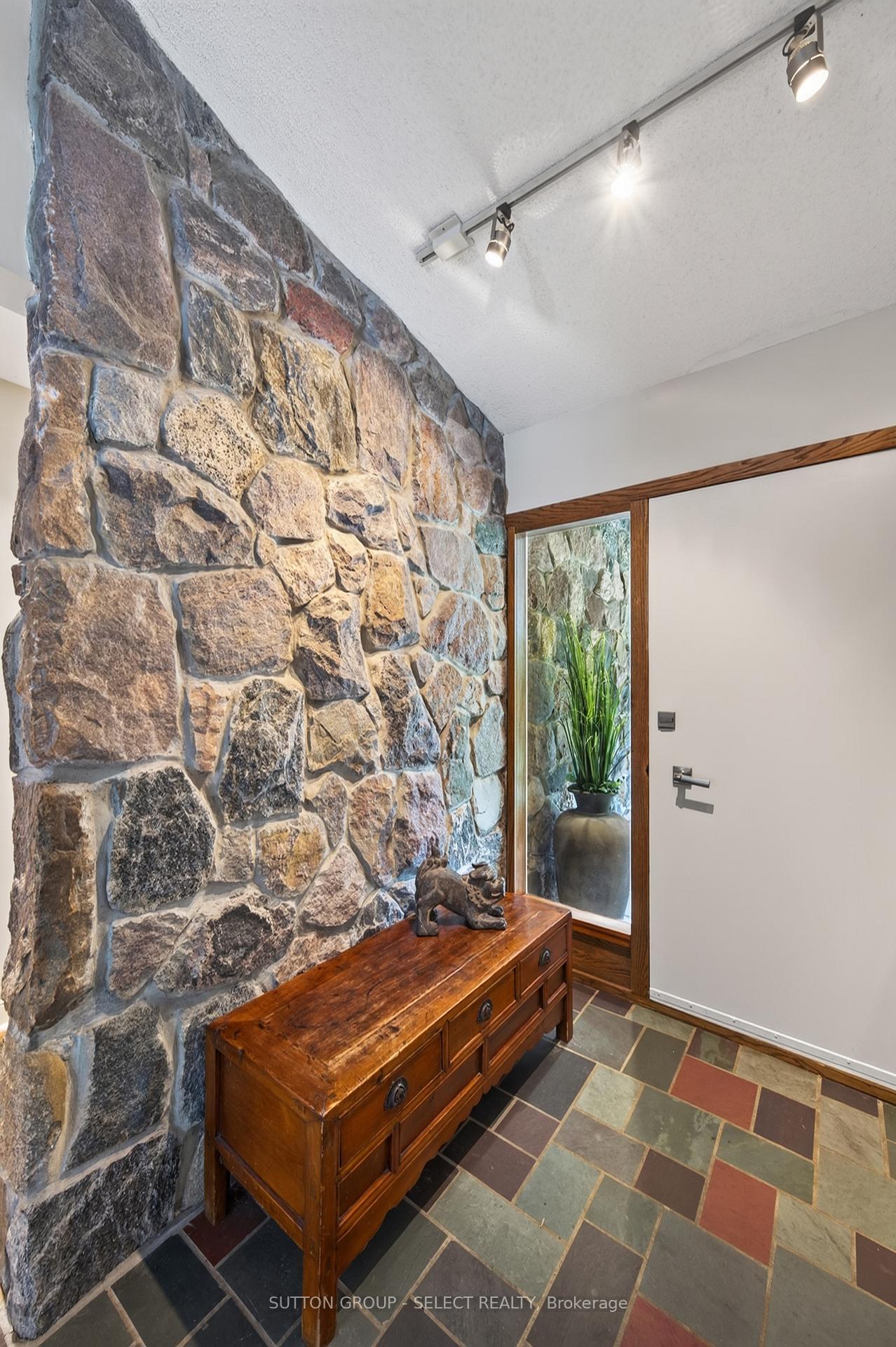 Photo 10 of 10 Northcrest Drive, London, North B — HOMEH