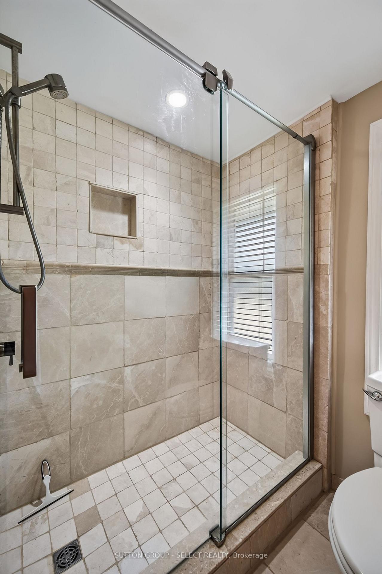 Photo 35 of 10 Northcrest Drive, London, North B — HOMEH