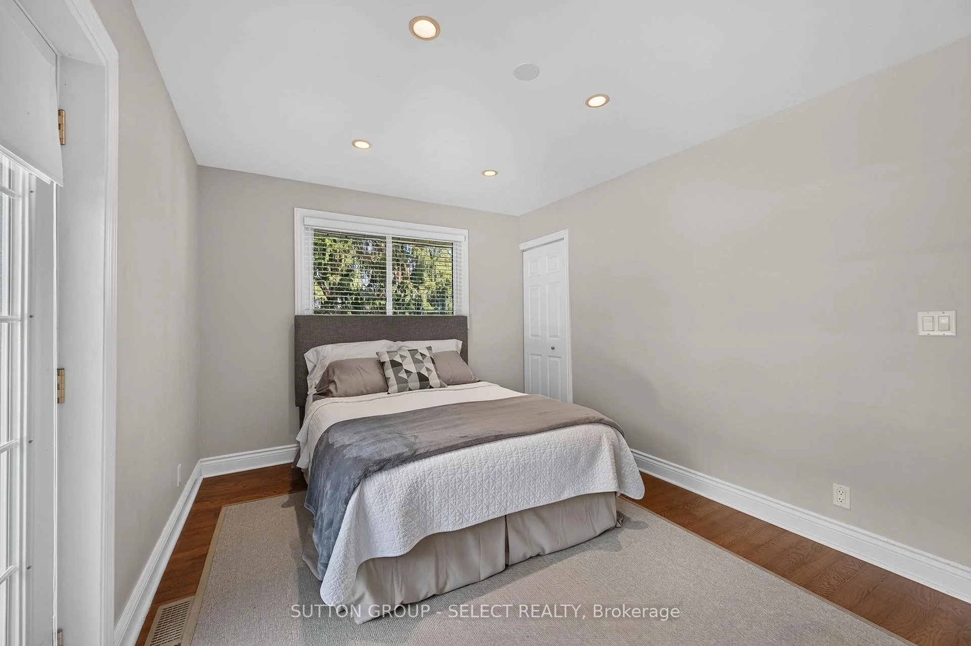 Photo 28 of 10 Northcrest Drive, London, North B — HOMEH