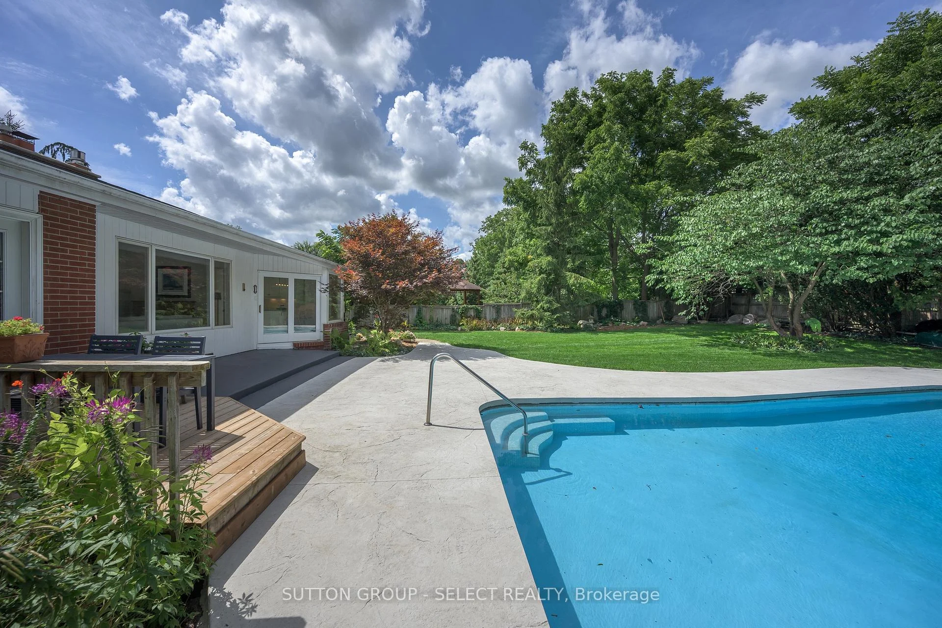 Photo 43 of 10 Northcrest Drive, London, North B — HOMEH