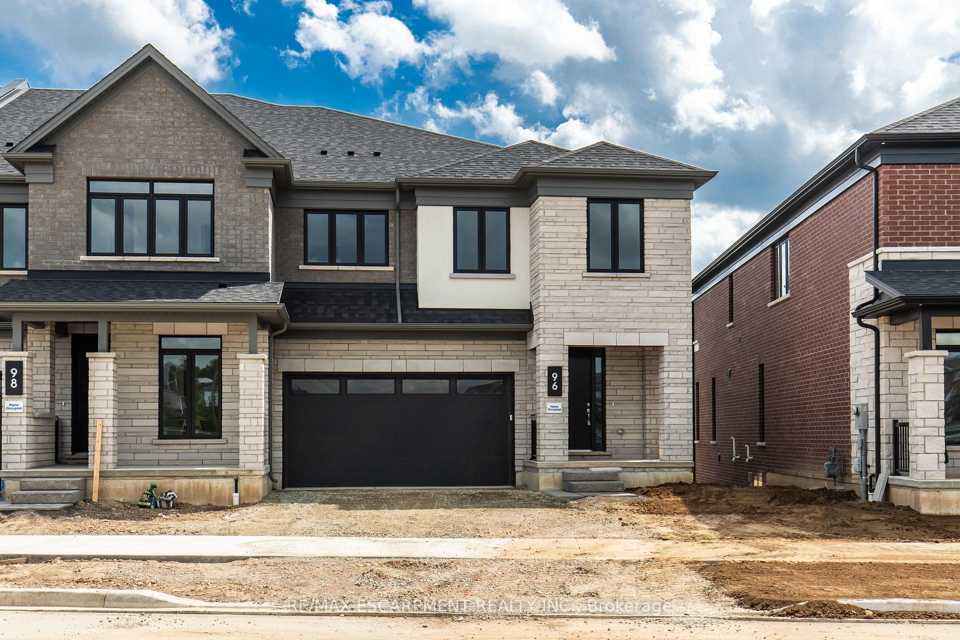 Photo 2 of 96 Valley Trail Place, Hamilton, Waterdown — HOMEH