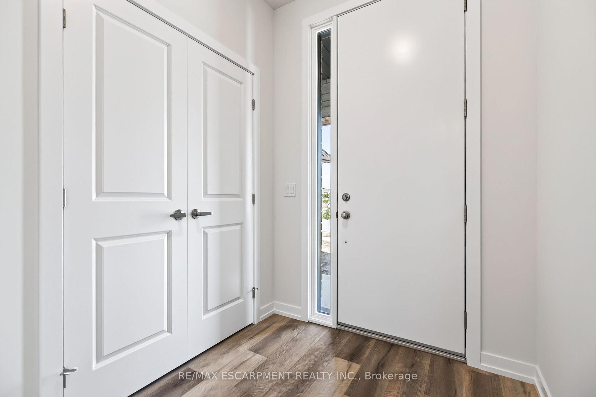 Photo 4 of 96 Valley Trail Place, Hamilton, Waterdown — HOMEH