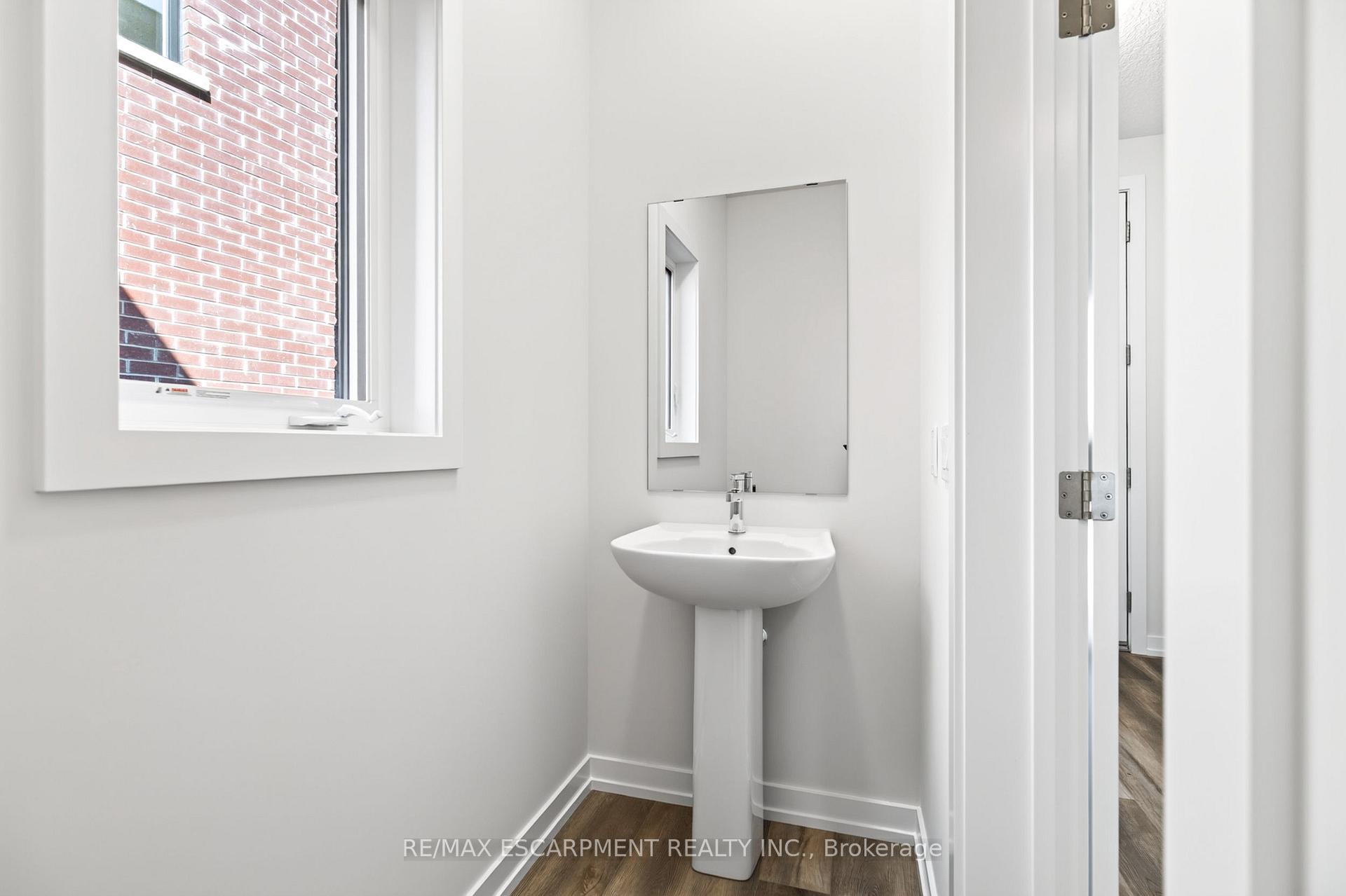 Photo 6 of 96 Valley Trail Place, Hamilton, Waterdown — HOMEH