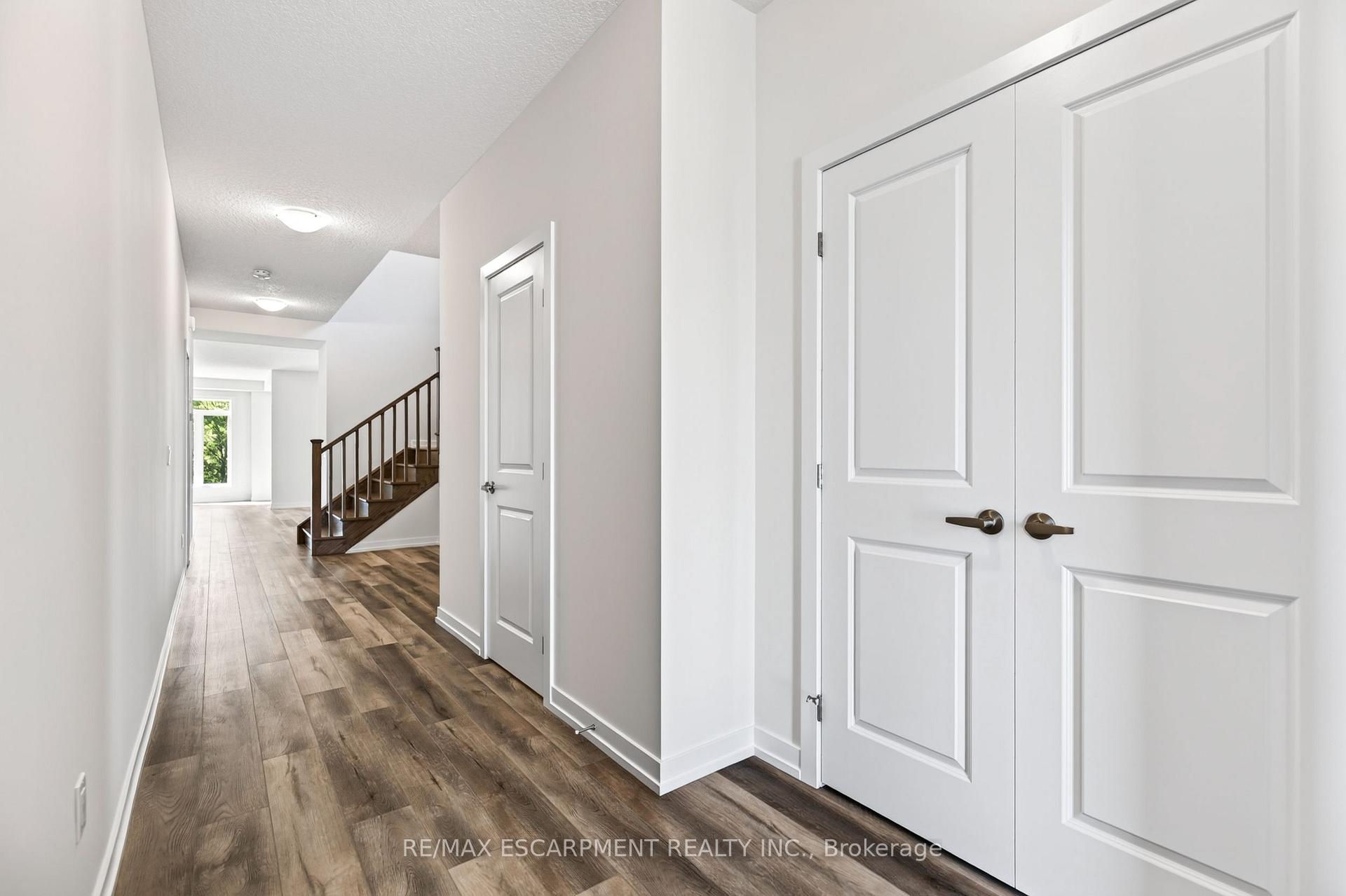 Photo 8 of 96 Valley Trail Place, Hamilton, Waterdown — HOMEH