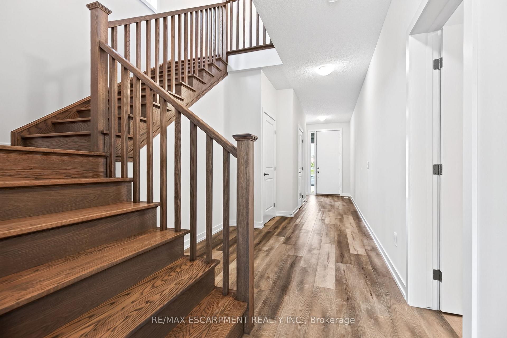 Photo 10 of 96 Valley Trail Place, Hamilton, Waterdown — HOMEH