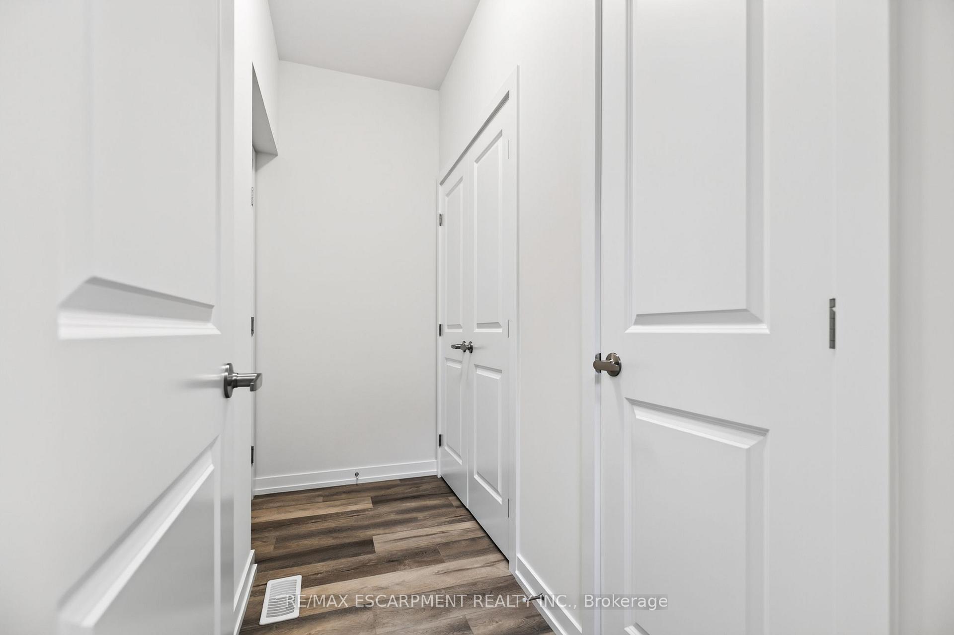 Photo 12 of 96 Valley Trail Place, Hamilton, Waterdown — HOMEH