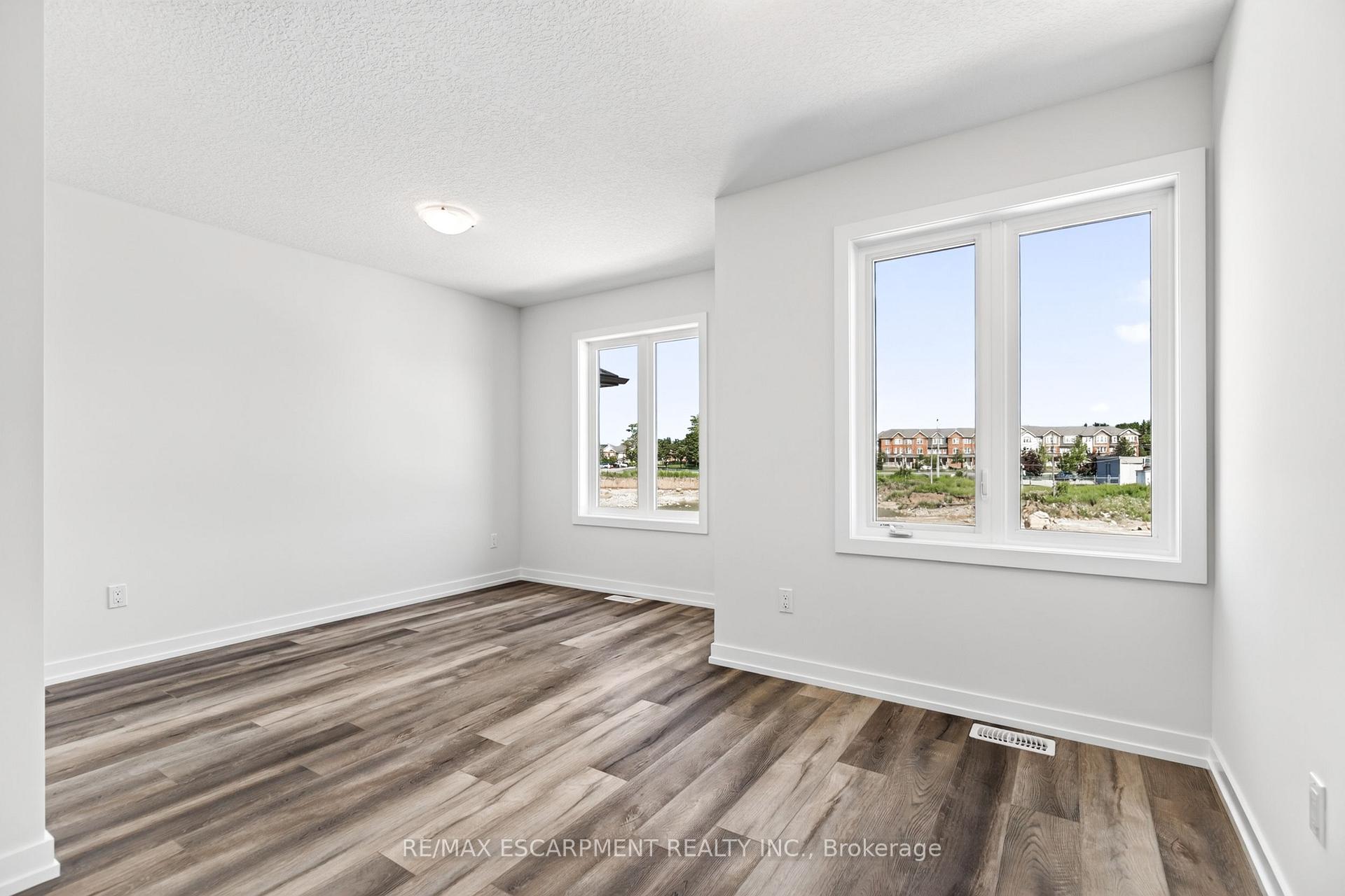 Photo 57 of 96 Valley Trail Place, Hamilton, Waterdown — HOMEH
