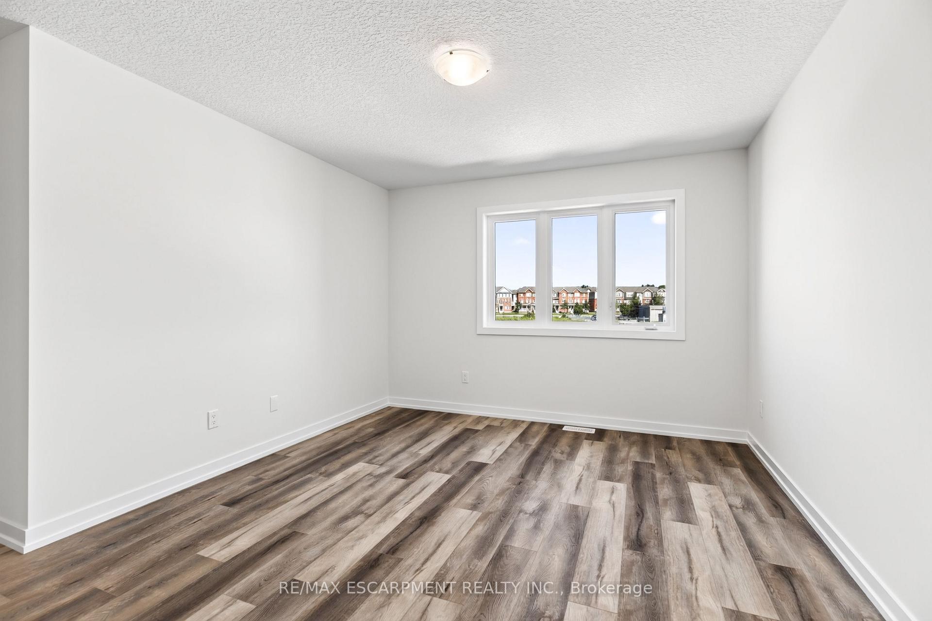 Photo 61 of 96 Valley Trail Place, Hamilton, Waterdown — HOMEH