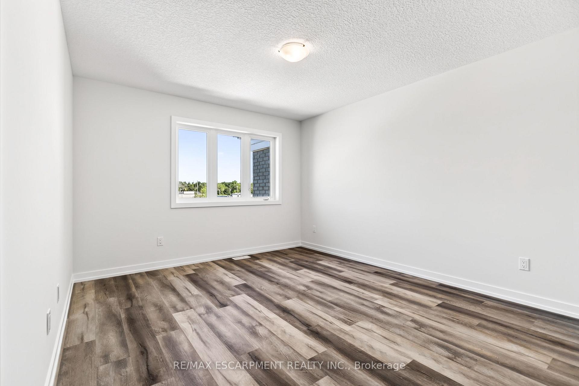 Photo 63 of 96 Valley Trail Place, Hamilton, Waterdown — HOMEH