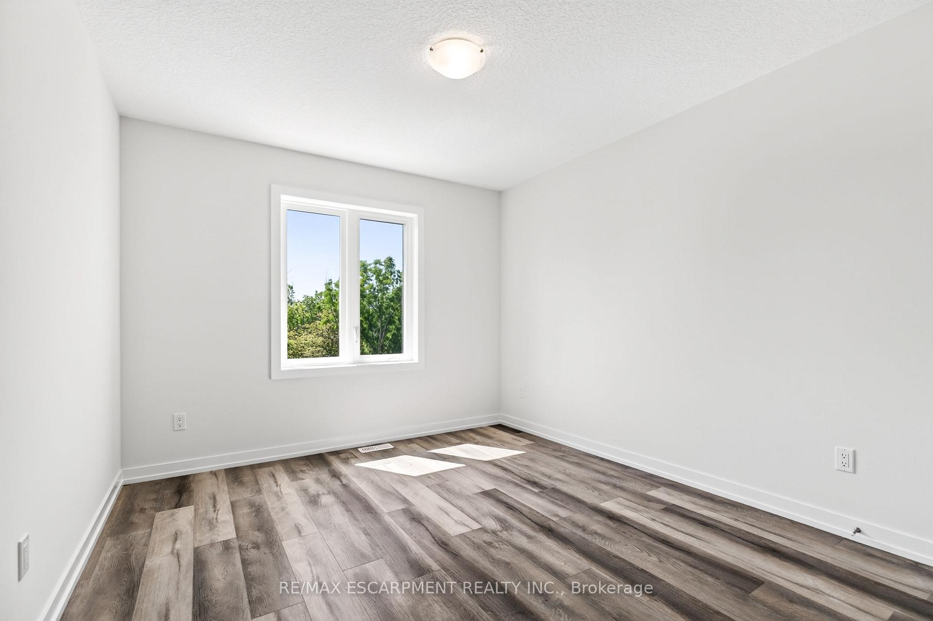 Photo 75 of 96 Valley Trail Place, Hamilton, Waterdown — HOMEH