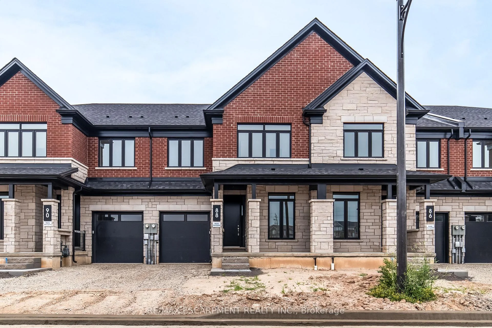 Photo 3 of 96 Valley Trail Place, Hamilton, Waterdown — HOMEH