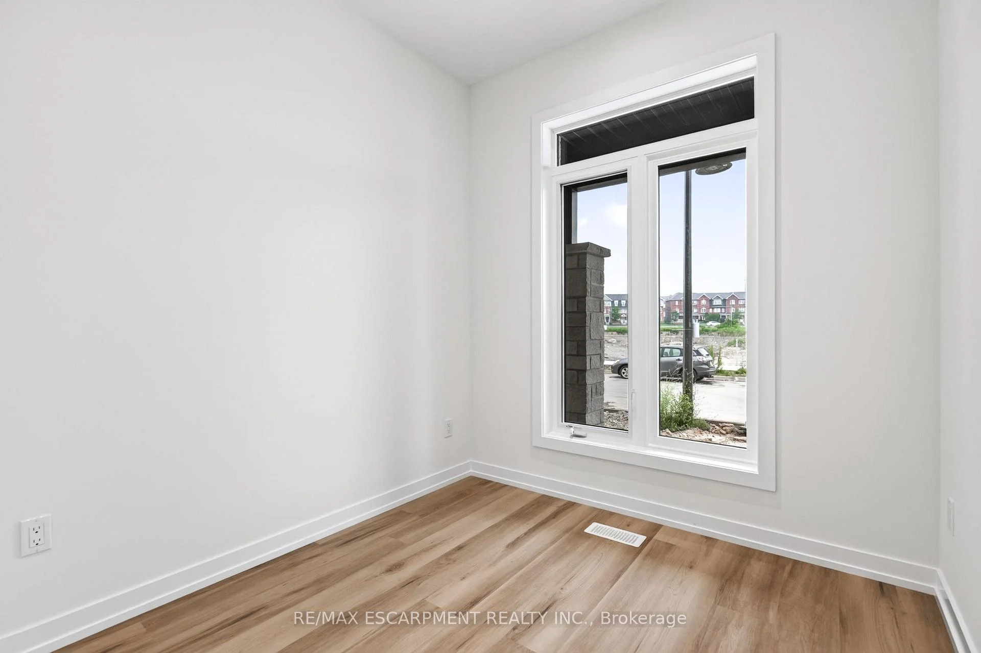 Photo 7 of 96 Valley Trail Place, Hamilton, Waterdown — HOMEH