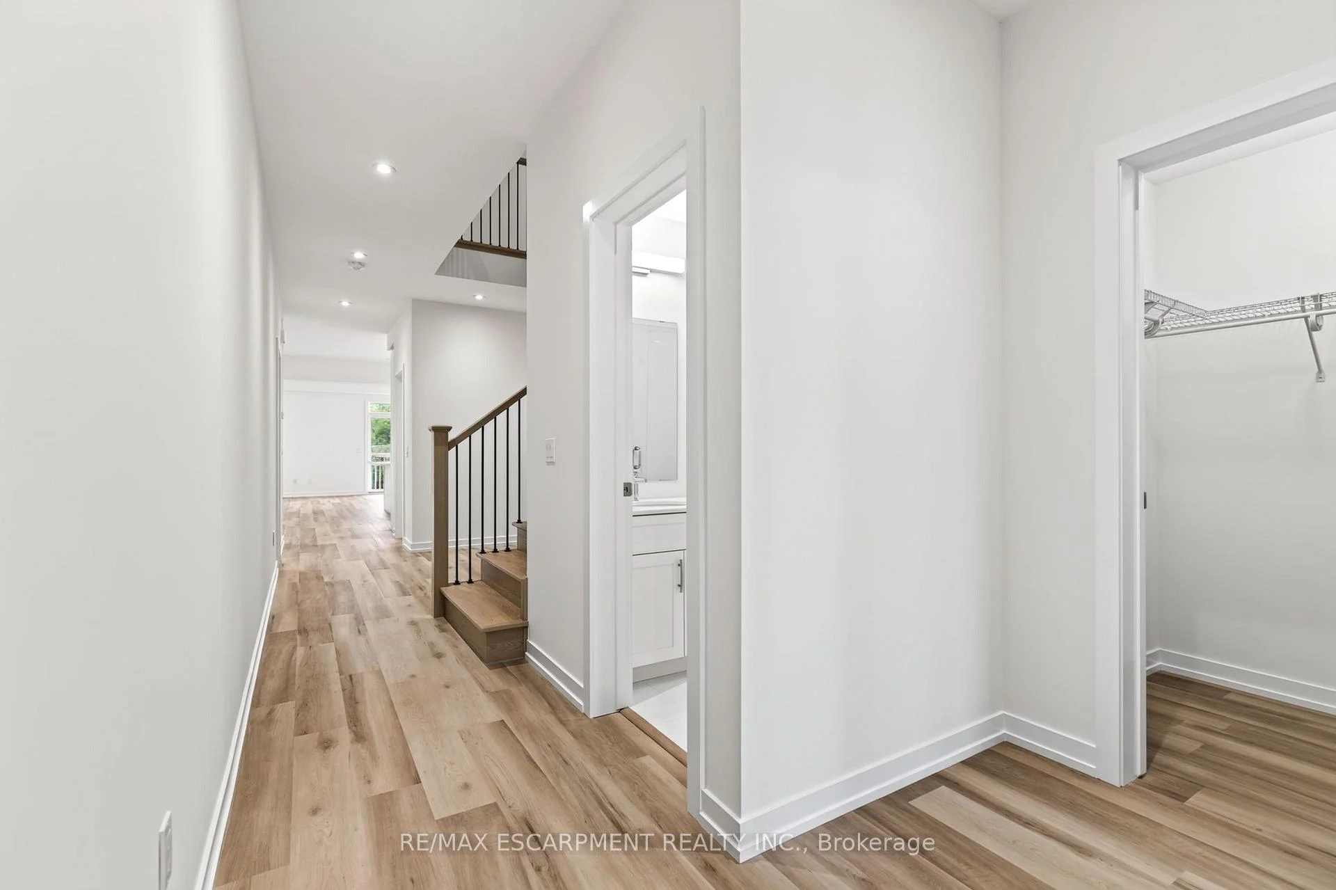 Photo 11 of 96 Valley Trail Place, Hamilton, Waterdown — HOMEH