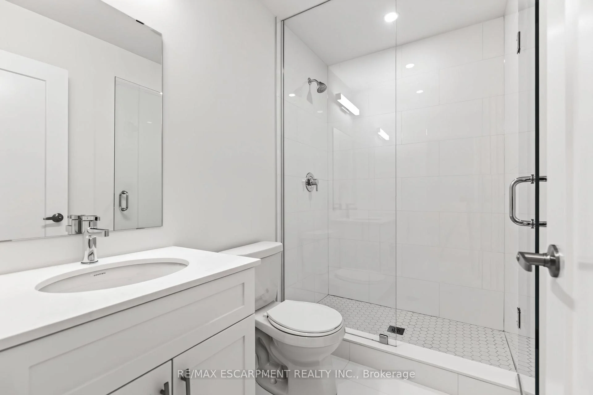 Photo 13 of 96 Valley Trail Place, Hamilton, Waterdown — HOMEH