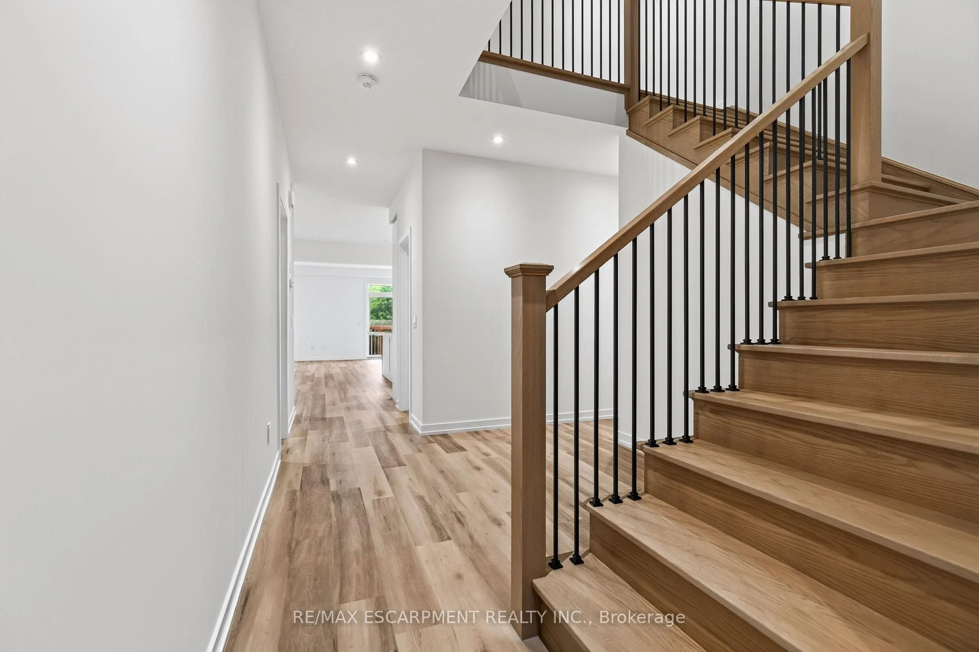 Photo 15 of 96 Valley Trail Place, Hamilton, Waterdown — HOMEH