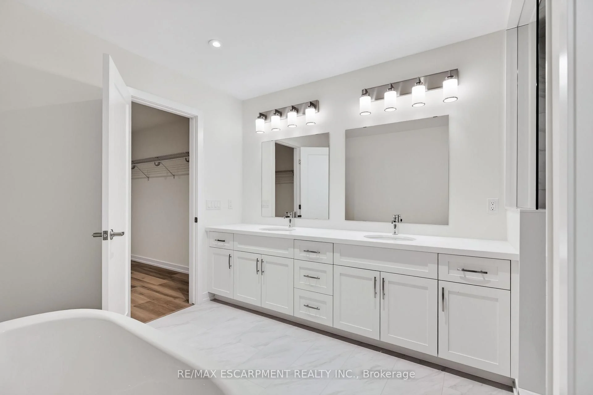 Photo 76 of 96 Valley Trail Place, Hamilton, Waterdown — HOMEH