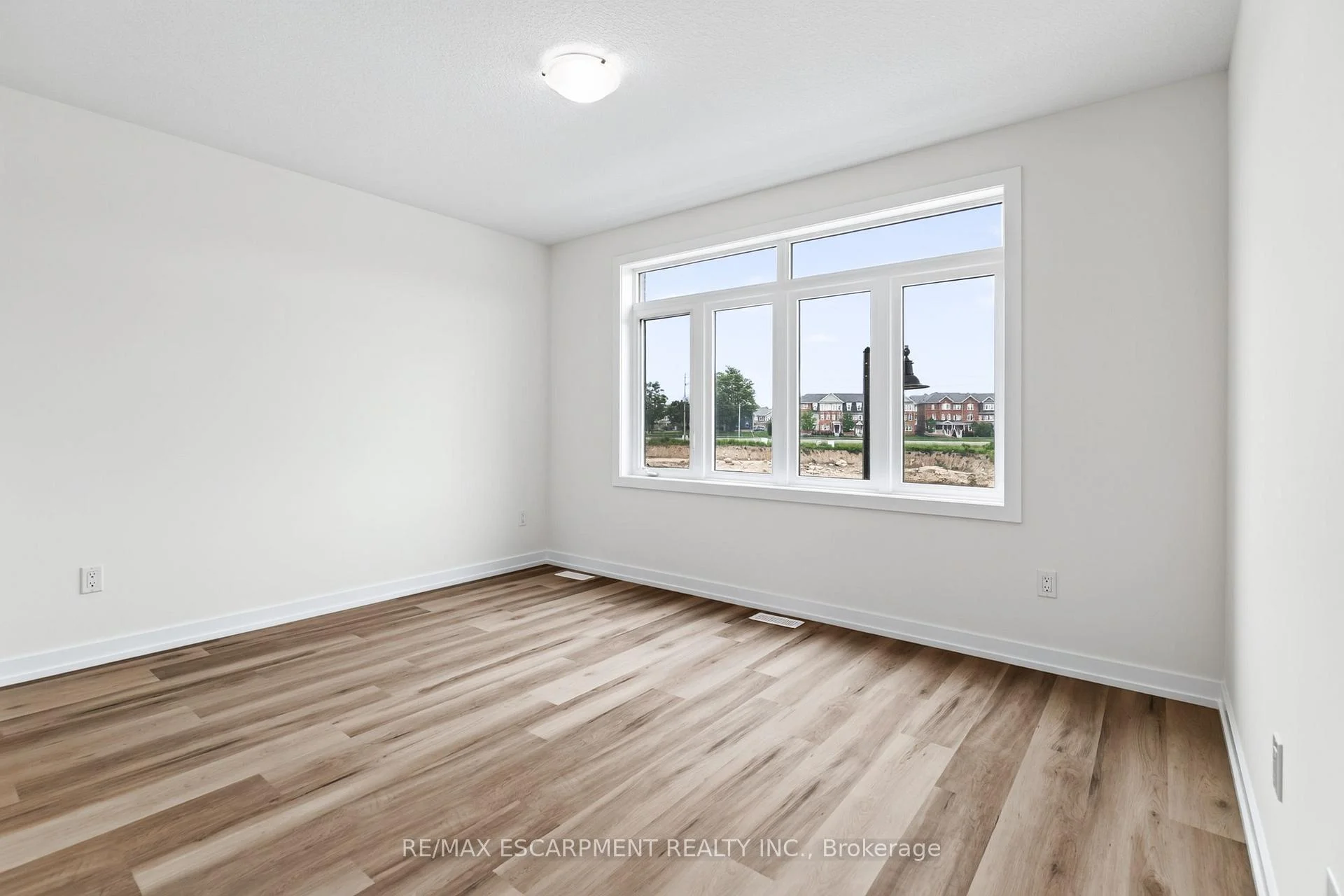 Photo 100 of 96 Valley Trail Place, Hamilton, Waterdown — HOMEH