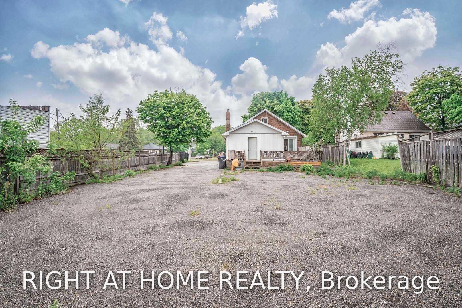 Photo 3 of 271 Queen Street, Brampton, Queen Street Corridor — HOMEH