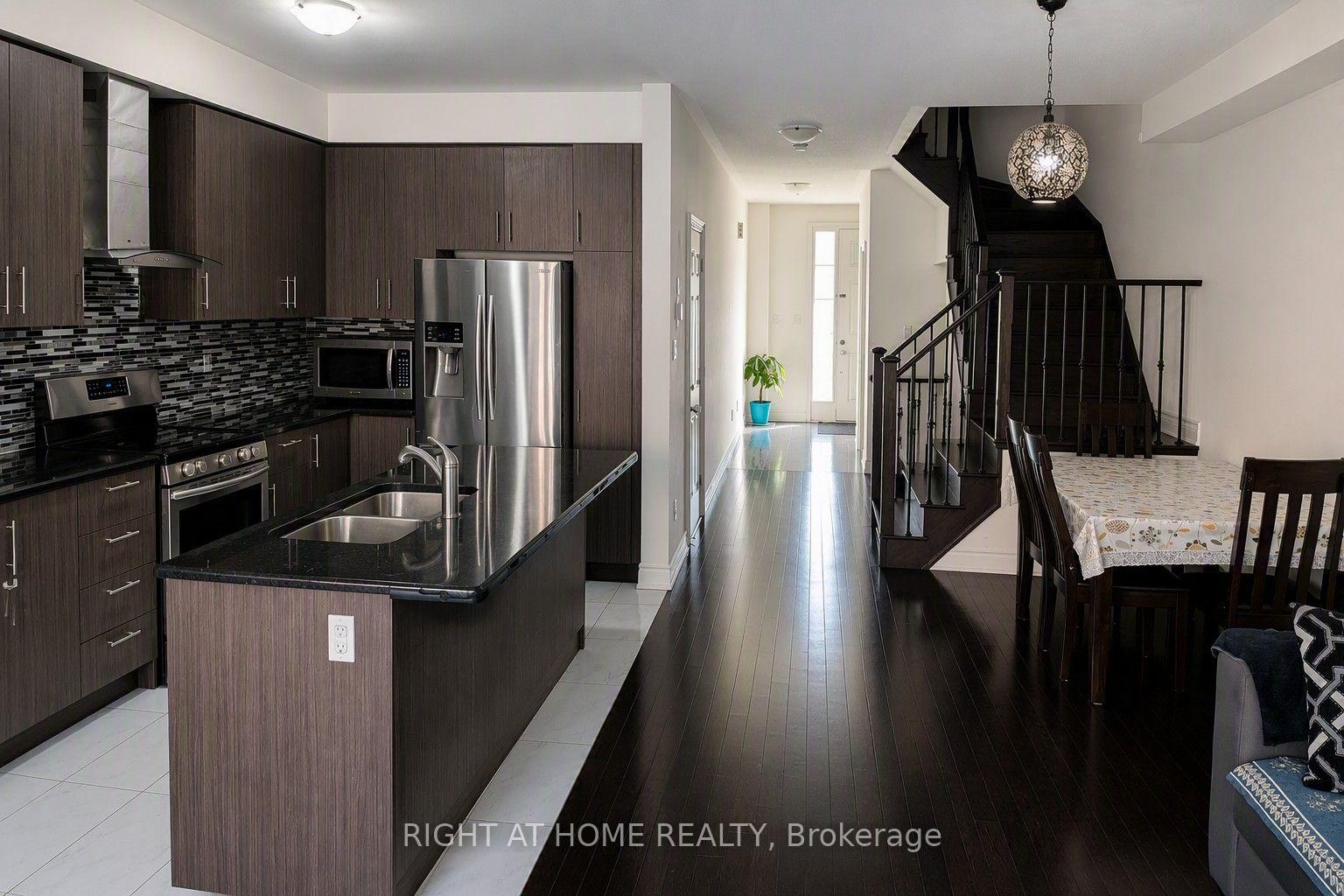 Photo 2 of 7 Little Britain Crescent, Brampton, Bram West — HOMEH