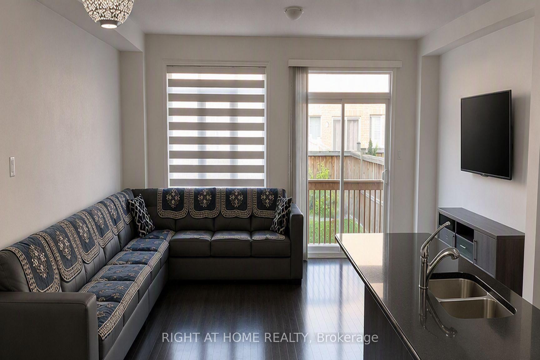 Photo 3 of 7 Little Britain Crescent, Brampton, Bram West — HOMEH